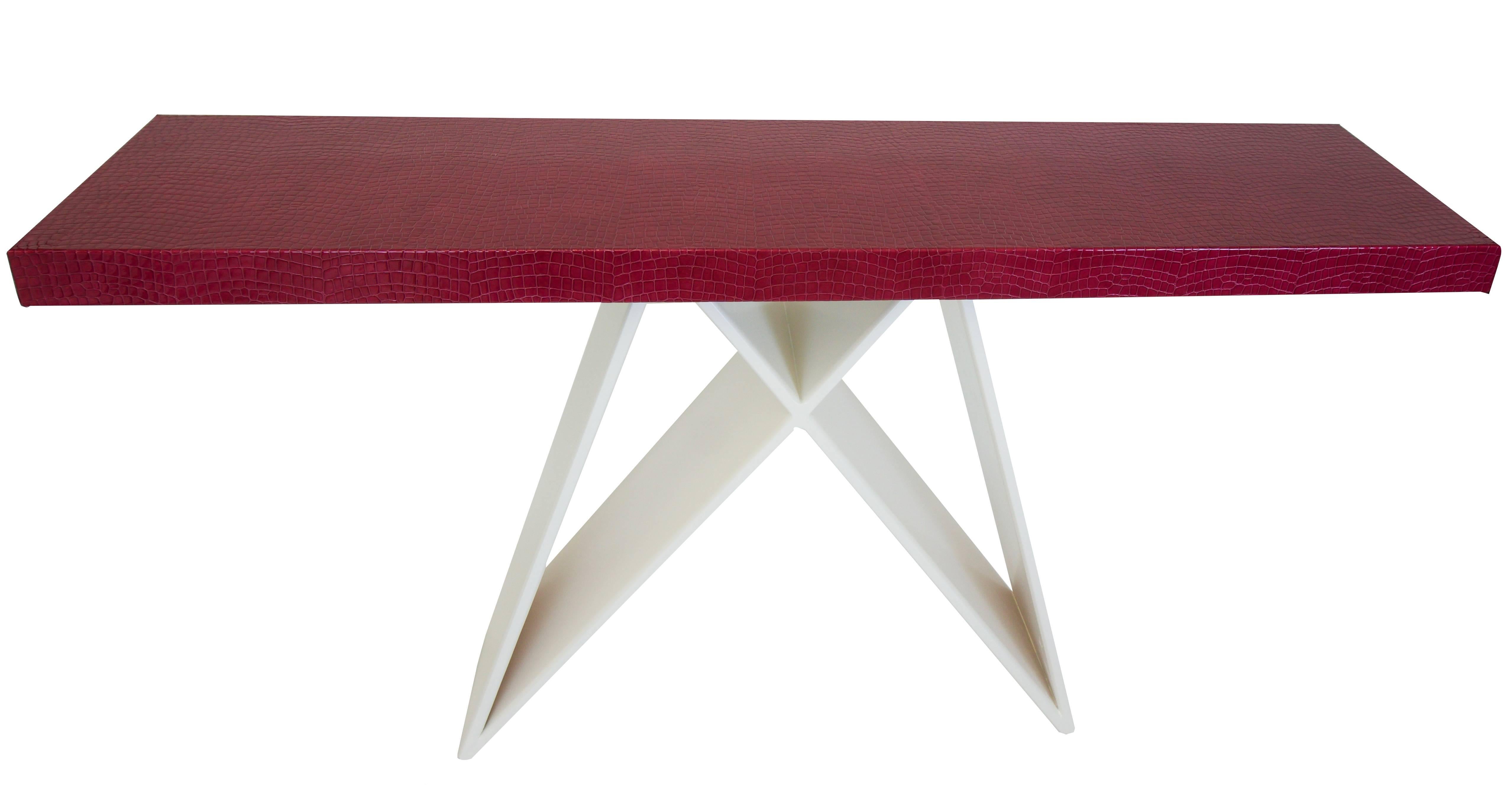 Italian raspberry leather top. Lacquered base in matte finish.

Measurements: 34