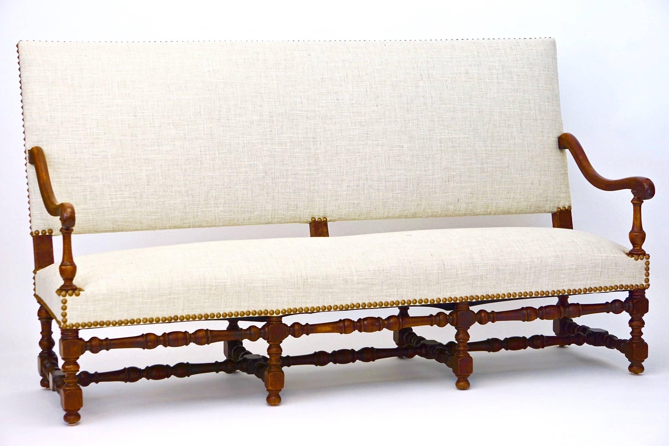19th Century Jacobean Style Hall Settee or Bench with Back In Excellent Condition In Greenwich, CT