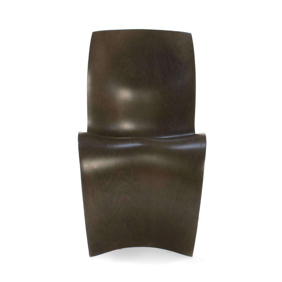 For Moroso, Ron Arad has trod a strongly materials-oriented path, from polyethylene upholstery to wood. His successful Victoria and Albert collection was followed by the Little Albert and The Big E armchairs in polyethylene. The three skin chair was