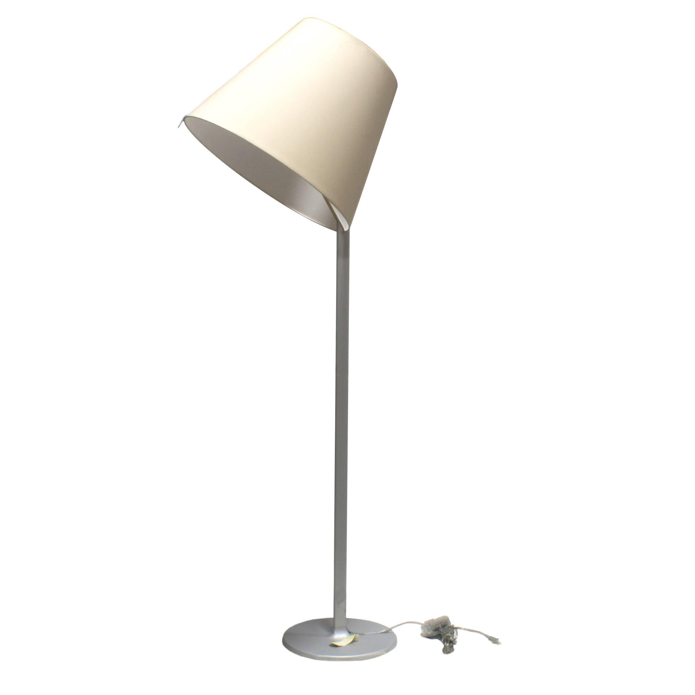 The Melampo mega floor lamp is a true chameleon: It masquerades as a standard floor lamp with a regular shade, but the 22.5