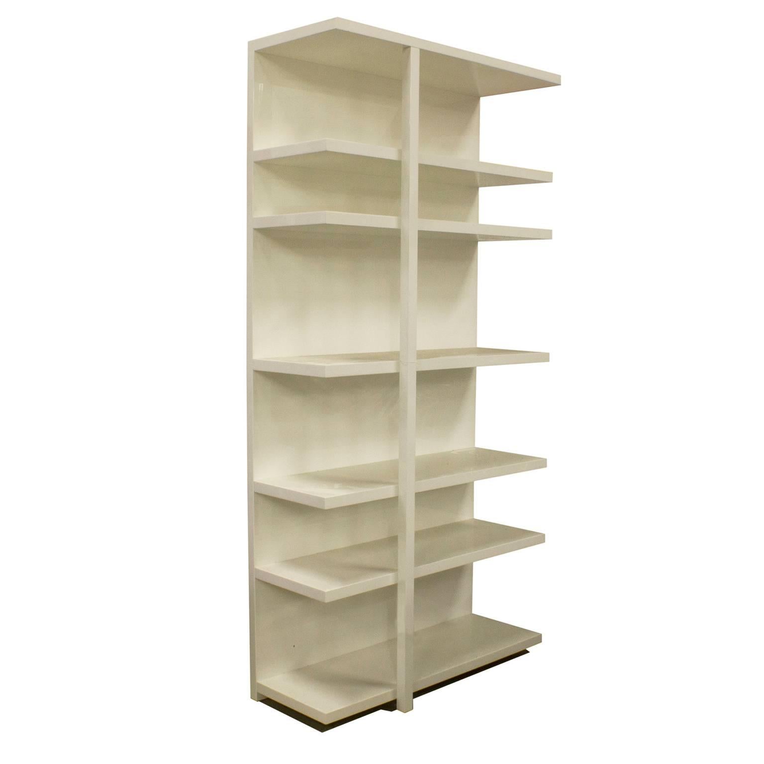 Bookcase with seven shelves in glossy white lacquered finish. 264 03.