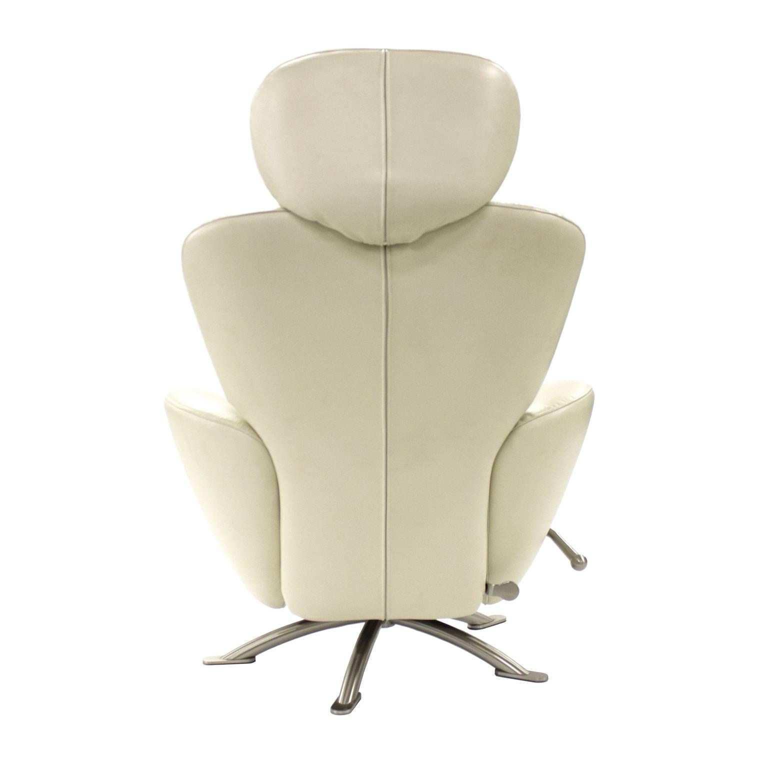 White Leather Dodo Armchair Recliner by Toshiyuki Kita for Cassina, Italy In Fair Condition For Sale In Brooklyn, NY