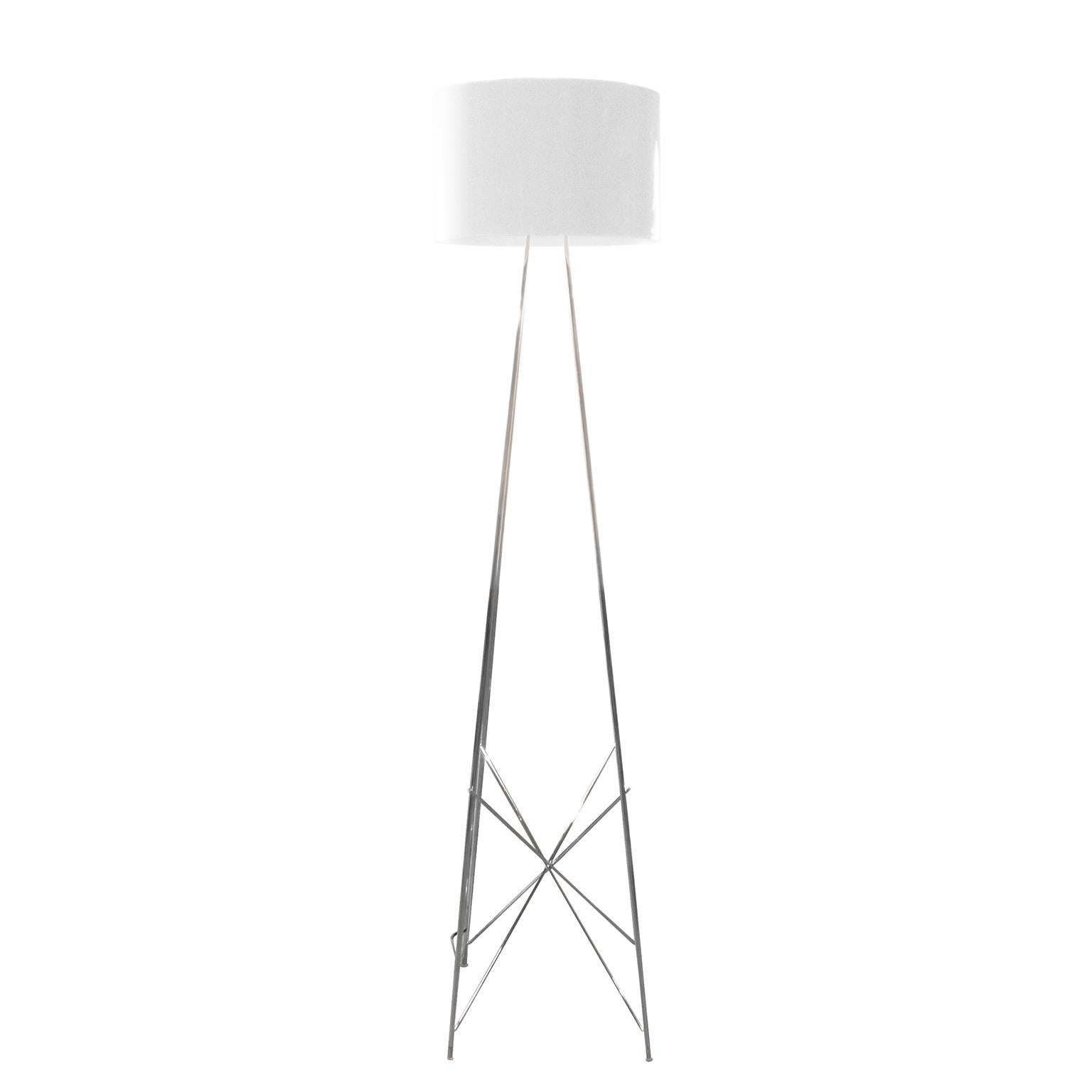 Designed by Rodolfo Dordoni in 2006, the Ray F floor lamp updates a Classic shape to give it a decidedly contemporary edge.