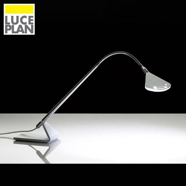 A sophisticated reading lamp with a lightweight frame that uses the new LED Chip on Board technology. A series of multicolor diodes produce an intense, warm and pleasing lighting with very low consumption (only 5W) and an average duration of some