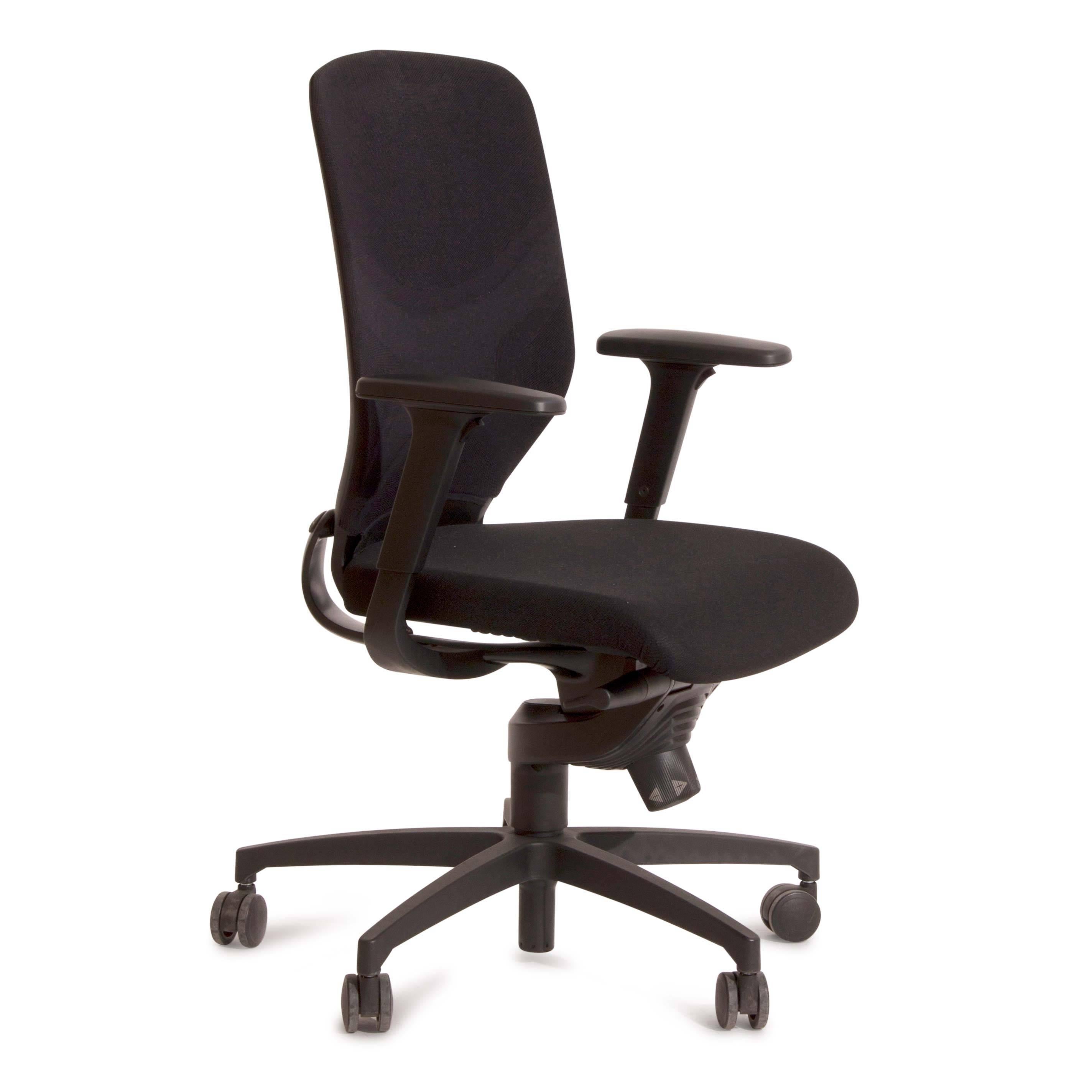 For our latest office chair range IN, our engineers have succeeded in adapting Trimension® for the upper medium-price category. More compact, more straightforward and even more dynamic, IN offers a unique combination of natural, three dimensional