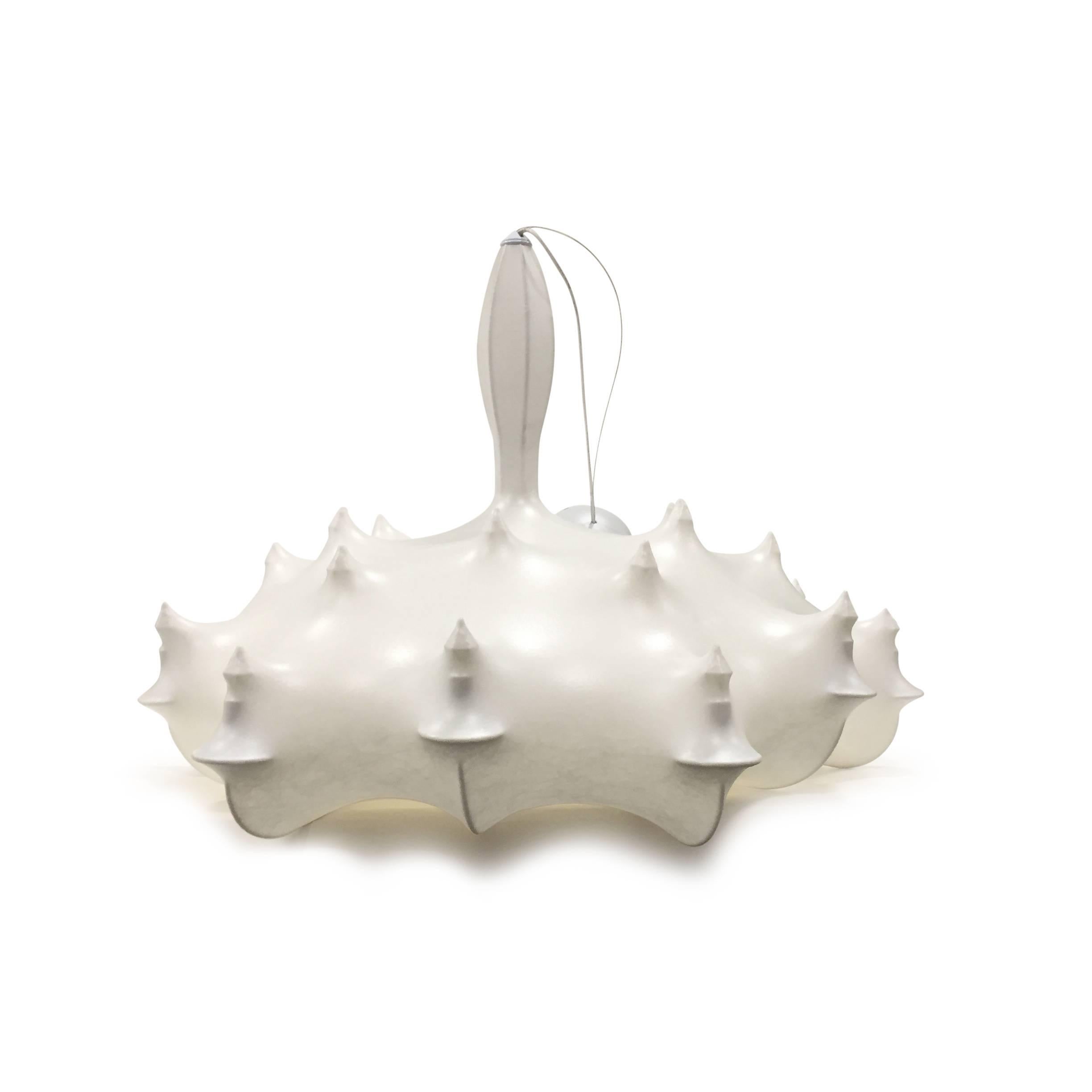 It is a traditional shape magically recreated in the mind of Marcel Wanders: A glance at the Zeppelin reveals its inner self, a traditional chandelier, within the stunning cocoon that has transformed it. Its internal steel structure is sprayed with