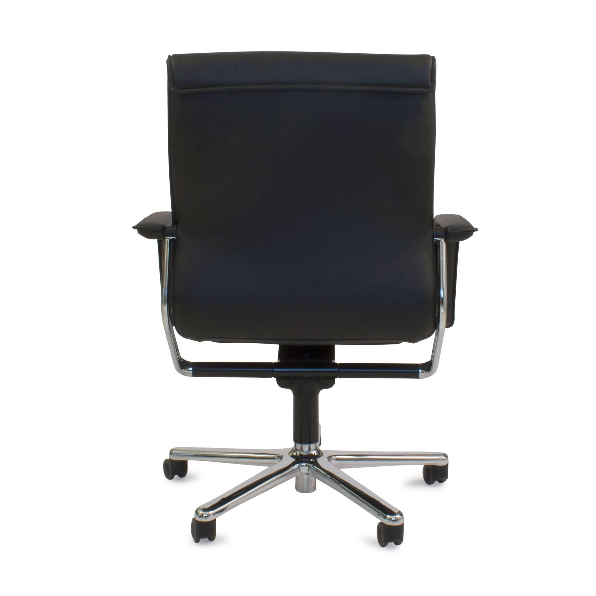 Black Leather FS 220/82 Office Swivel Task Chair by Franck & Sauer for Wilkhahn In Good Condition For Sale In Brooklyn, NY
