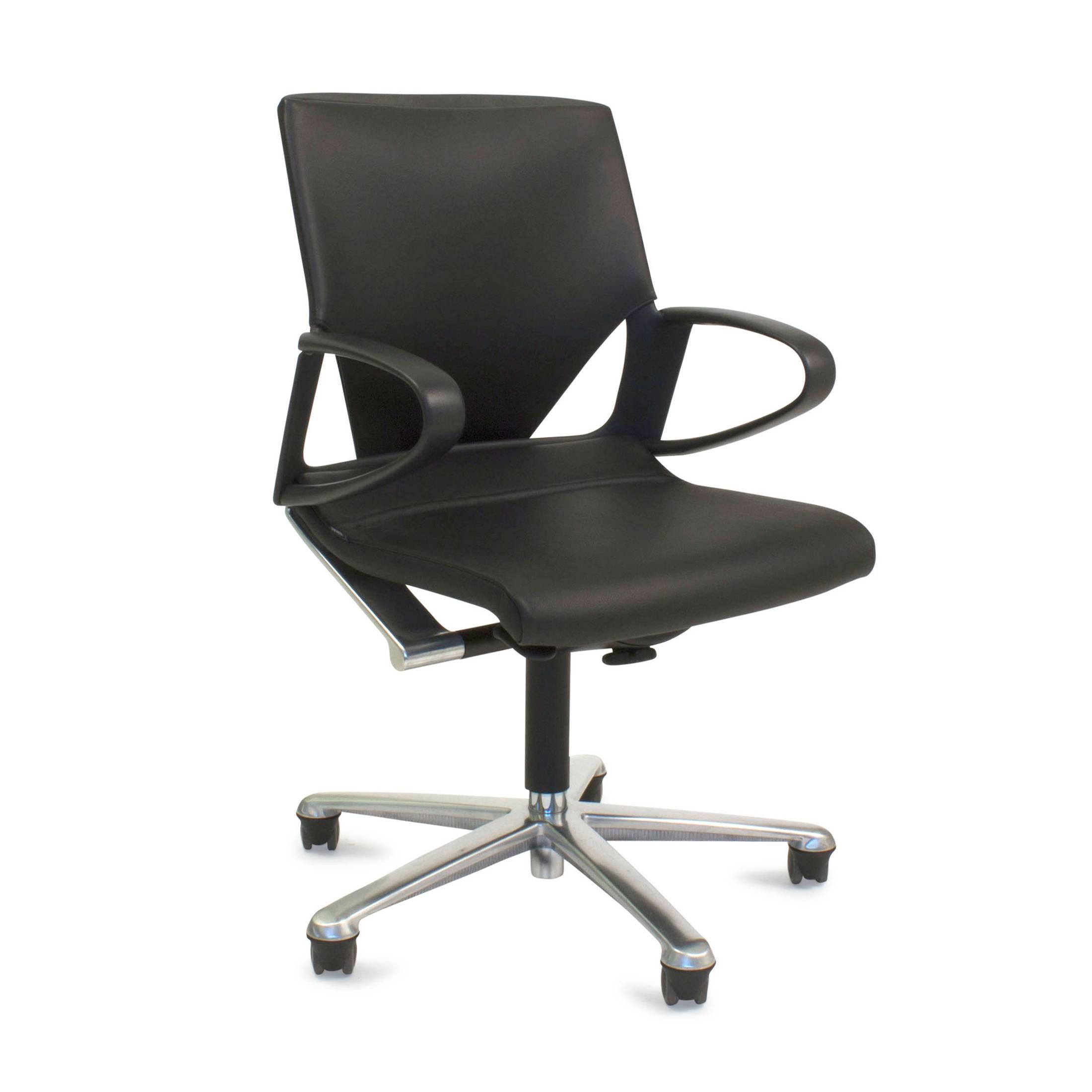 An innovative look. Suitably prestigious. Excellent comfort. What area says more about corporate culture than executive offices? Which is why prestige and constant values enjoy high priority in this case. The modus medium range offers a wider seat