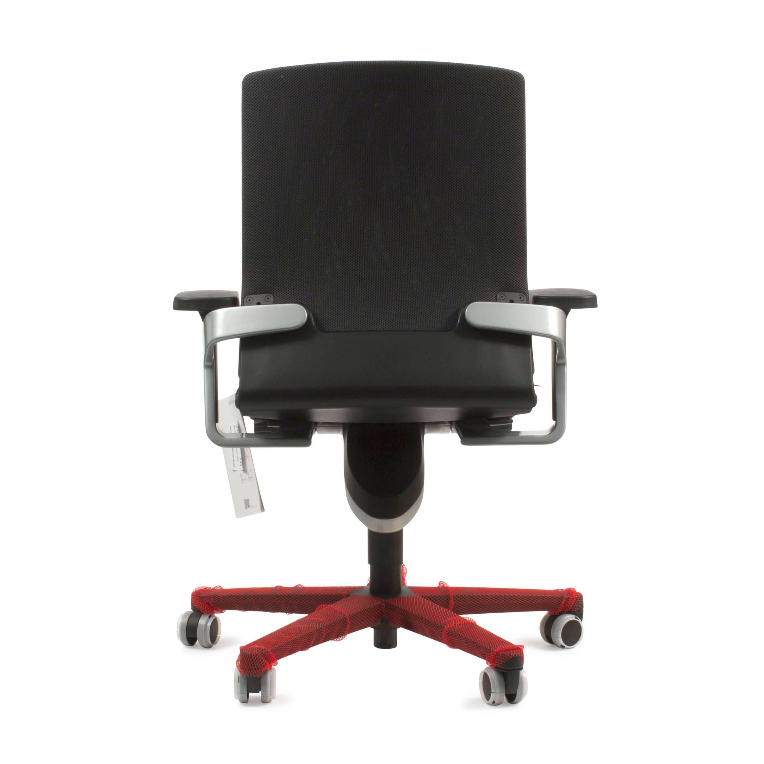 Black Mesh on 174/7 Swivel Office Task Chair by Wiege for Wilkhahn, Germany In Excellent Condition For Sale In Brooklyn, NY