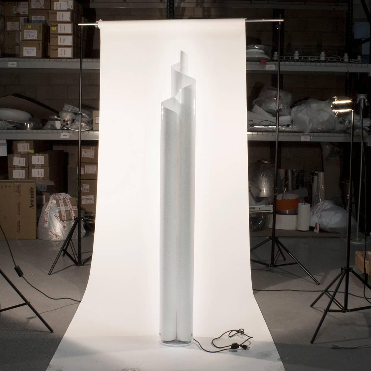 Italian Modern White Chimera Floor Lamp by Vico Magistretti for Artemide, Italy For Sale