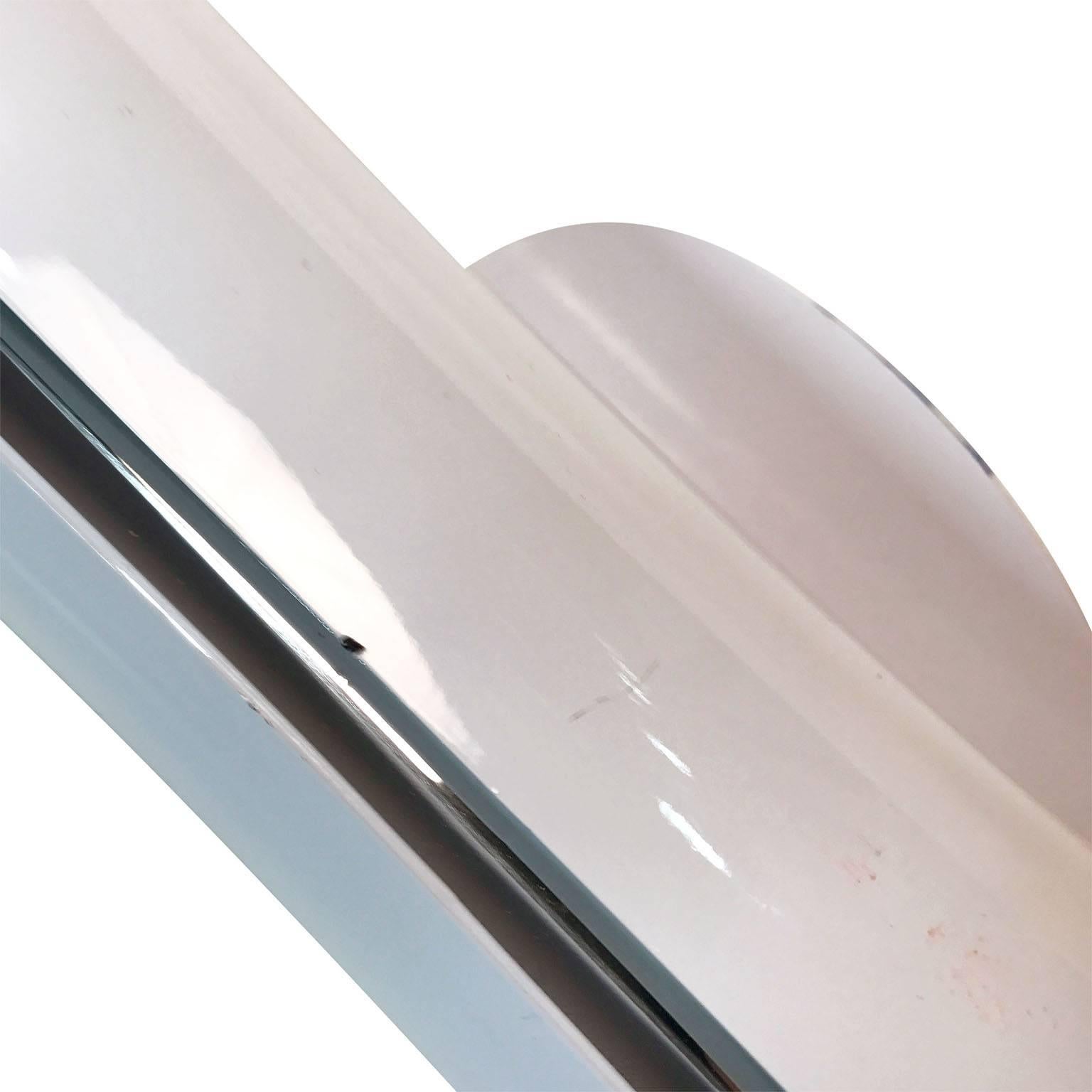 White Fluorescent Cadmo Wall Sconce by Karim Rashid for Artemide, Italy In Good Condition For Sale In Brooklyn, NY
