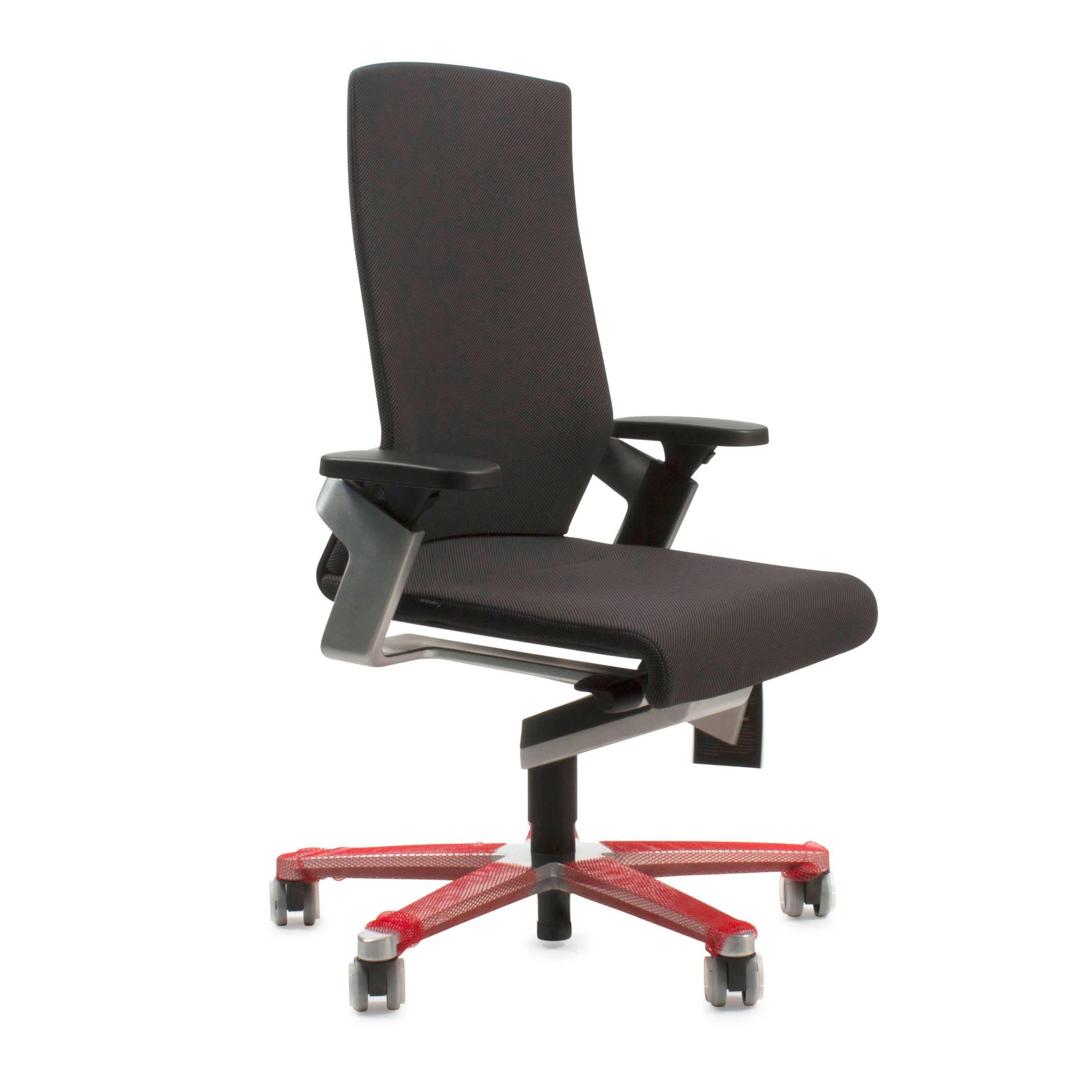 Are you still sitting still? Then it’s time to switch to the ergonomic office chair ON. Because it was the world’s first office chair with Trimension technology encouraging natural posture and enabling three-dimensional movement. It is good for