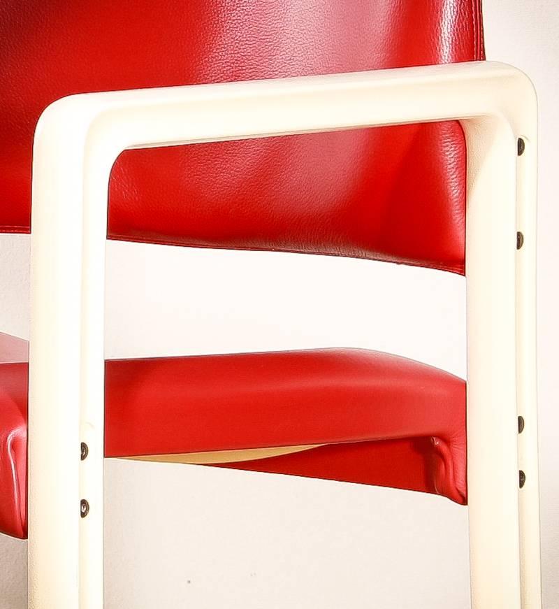In excellent condition. The famous “Ypsilon” chair in contemporary style.

White synthetic with red leather upholstery.

Made by Kembo Holland.

Designed by Just Meijer.

Period: 1980.
