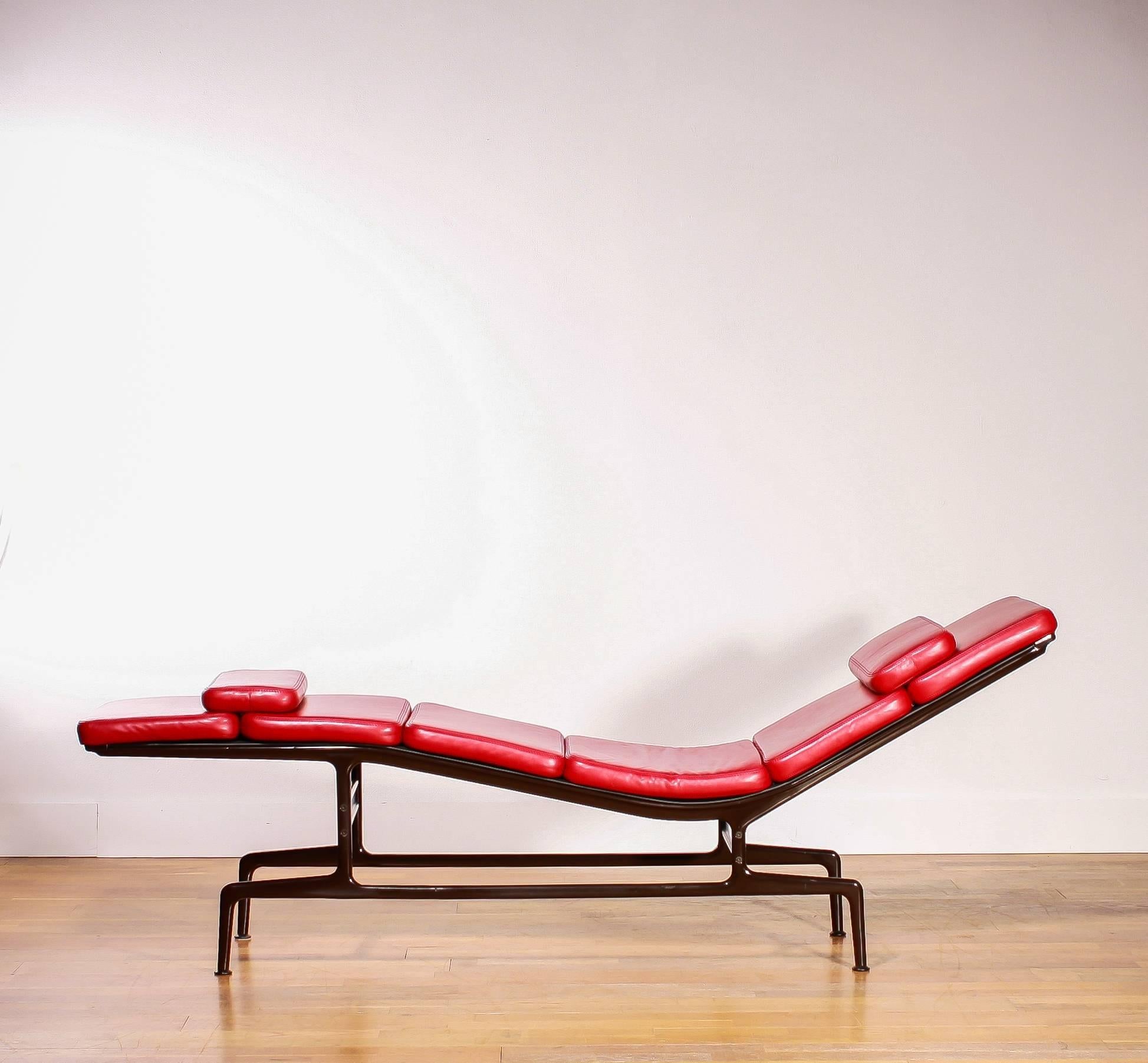 1968 Charles & Ray Eames for Billy Wilder, Red Leather Daybed / Padchair, ES106 1