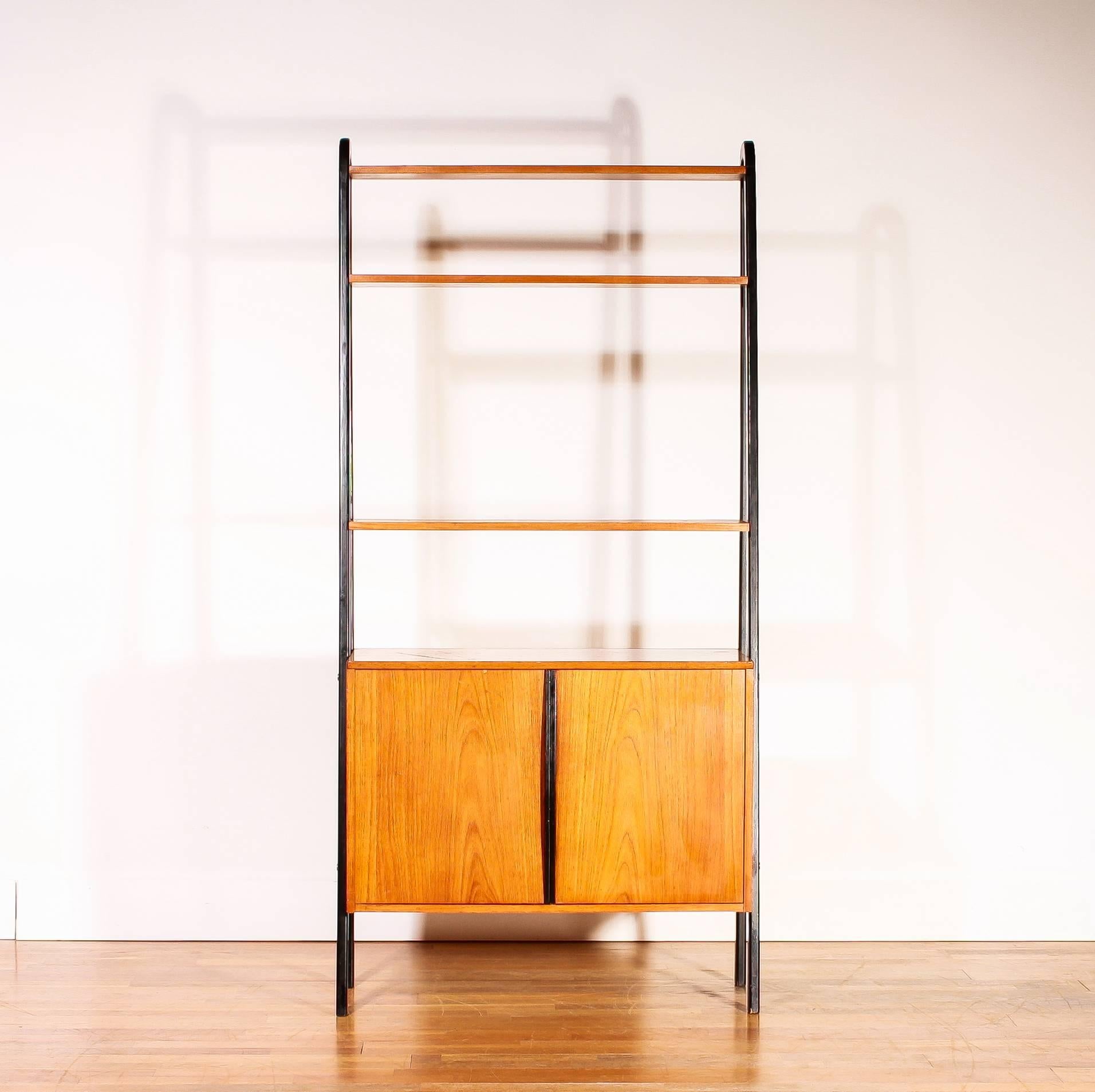 Beautiful detached bookshelf.

This cabinet is designed by Brantorps, Sweden.

The cupboard has a nice slim and open form,that's why it fits in any decor.

It is made of teak.

Period 1950s.

Dimensions: H 174 cm, W. 84 cm, D 41 cm.