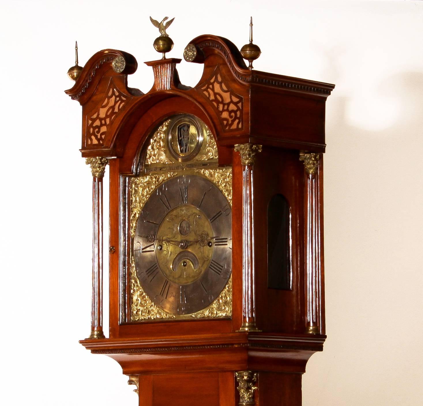 Excellent quarter-chiming (Westminster) musical longcase clock in mahogany.

Master piece with slim and elegant design.

Very exclusive dial with brass and gilded brass details.

Beside that the excellent silvered chapter ring shows regular
