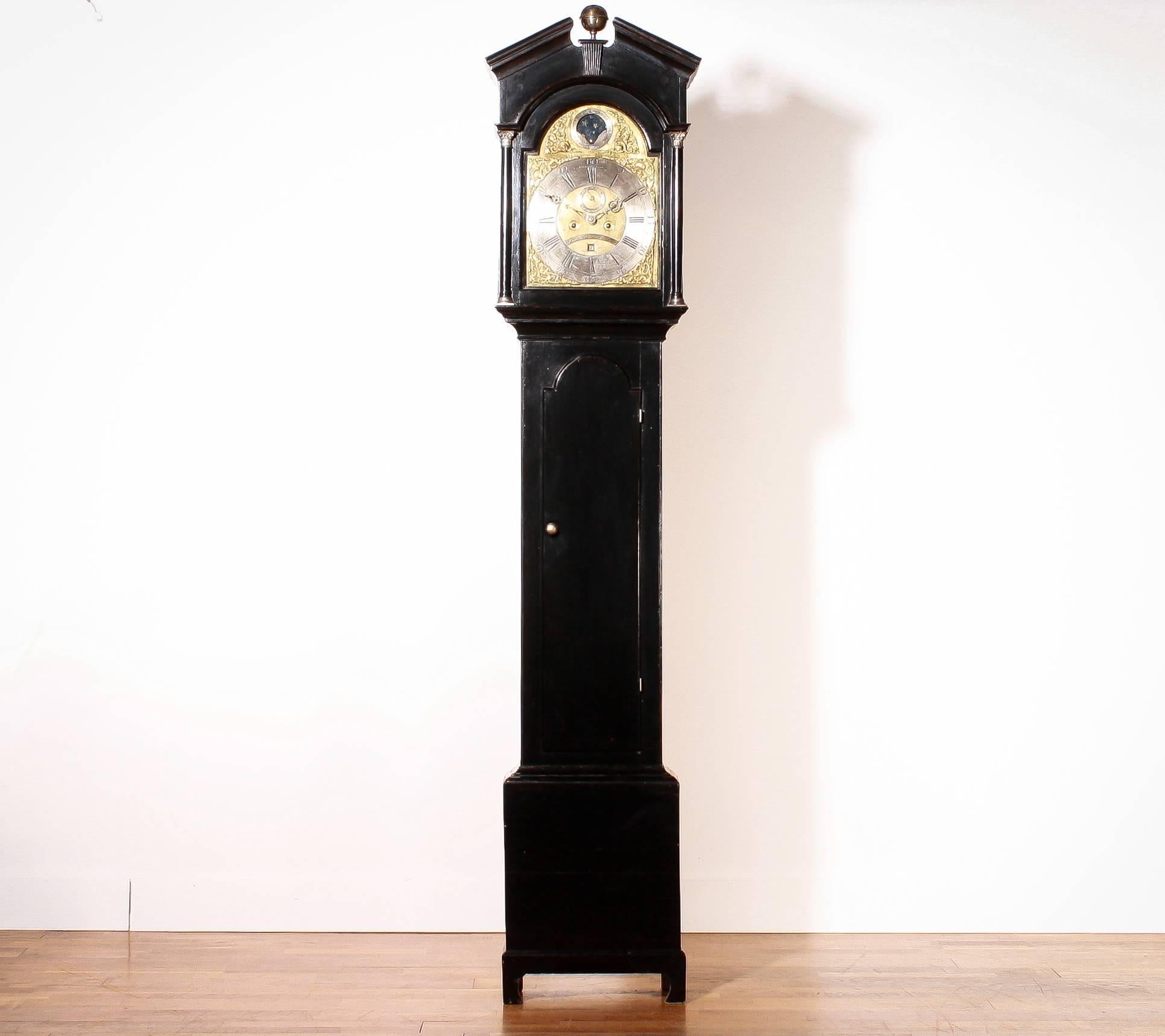 British Early 18th Century, London Longcase Clock in Black Polish in Excellent Condition