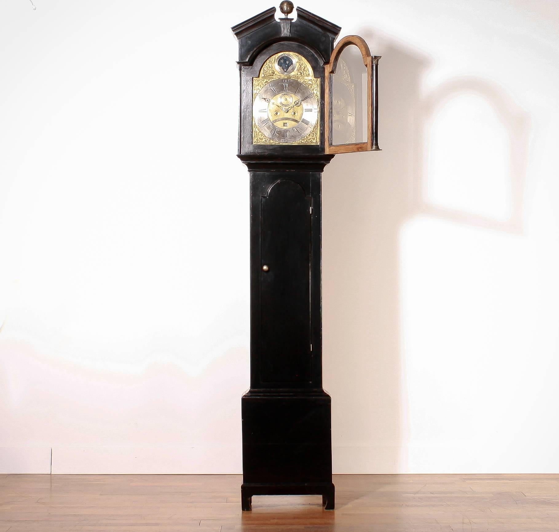 Early 18th Century, London Longcase Clock in Black Polish in Excellent Condition In Excellent Condition In Silvolde, Gelderland