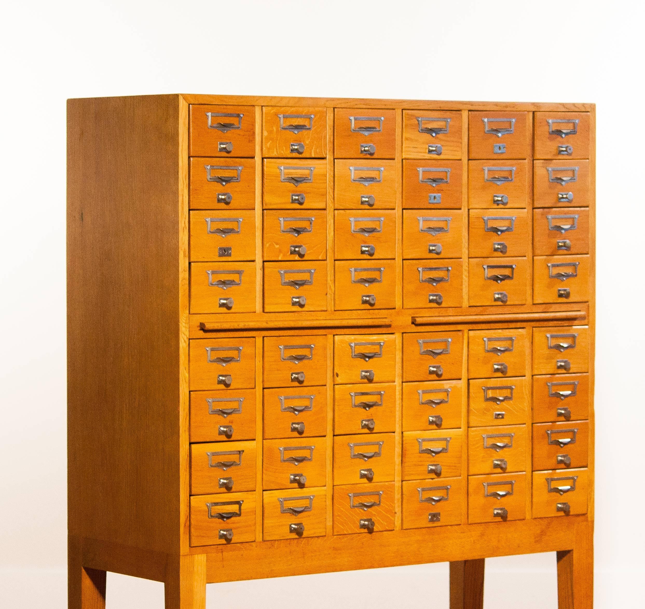 Beautiful Oak File Cabinet In Excellent Condition In Silvolde, Gelderland