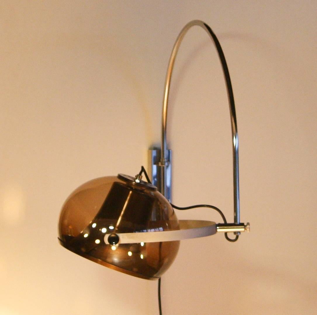 Beautiful Dijkstra bow lamp.
The lamp has a chrome bow with a Brown plastic transparent bulb hood.
It is in a very good condition.
Period 1970.
Dimension: H 47 cm, D 94 cm, ø 25.