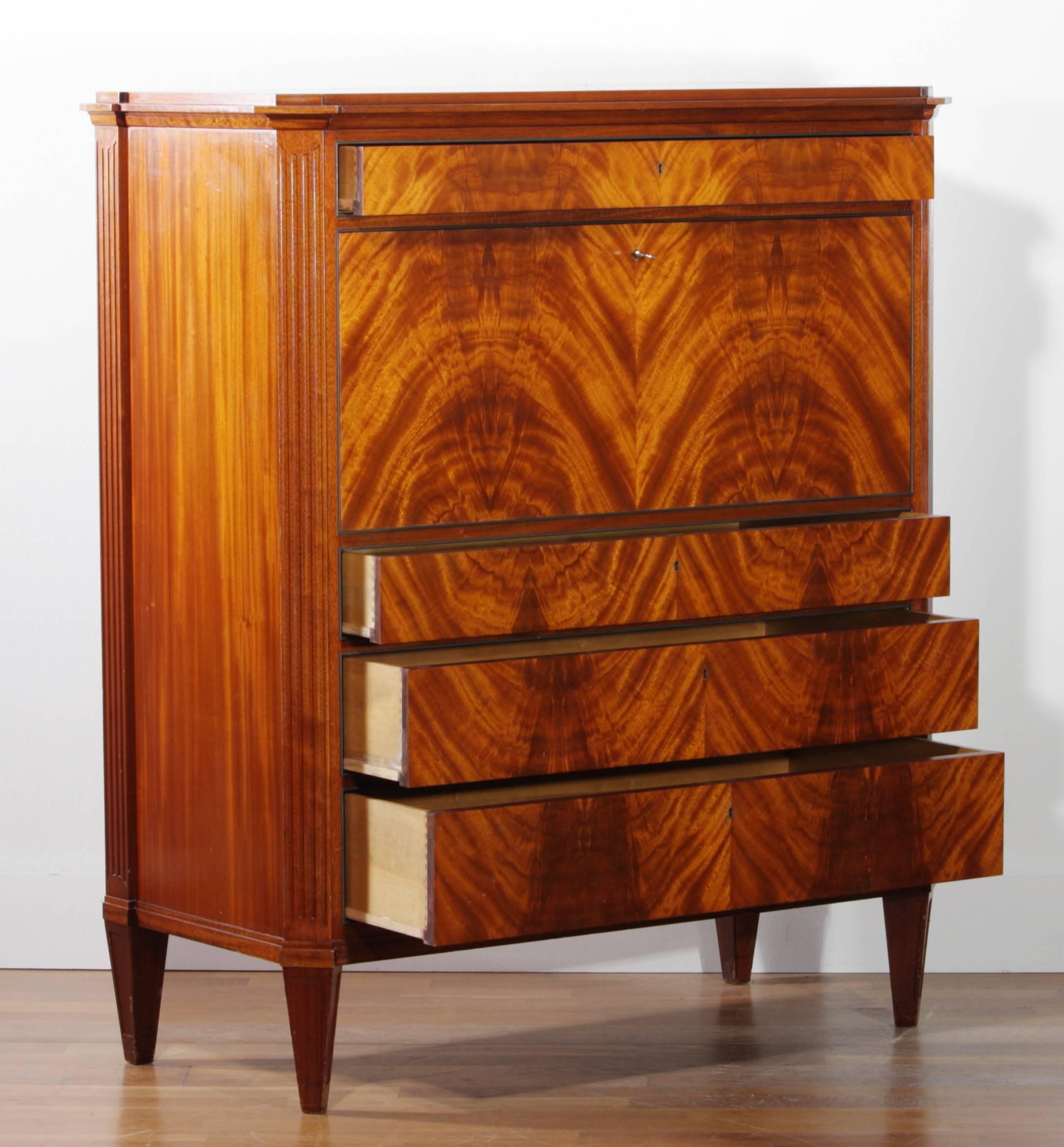 1950s, Handcrafted Mahogany Secretaire Made By A. Bäck Sweden. In Excellent Condition In Silvolde, Gelderland