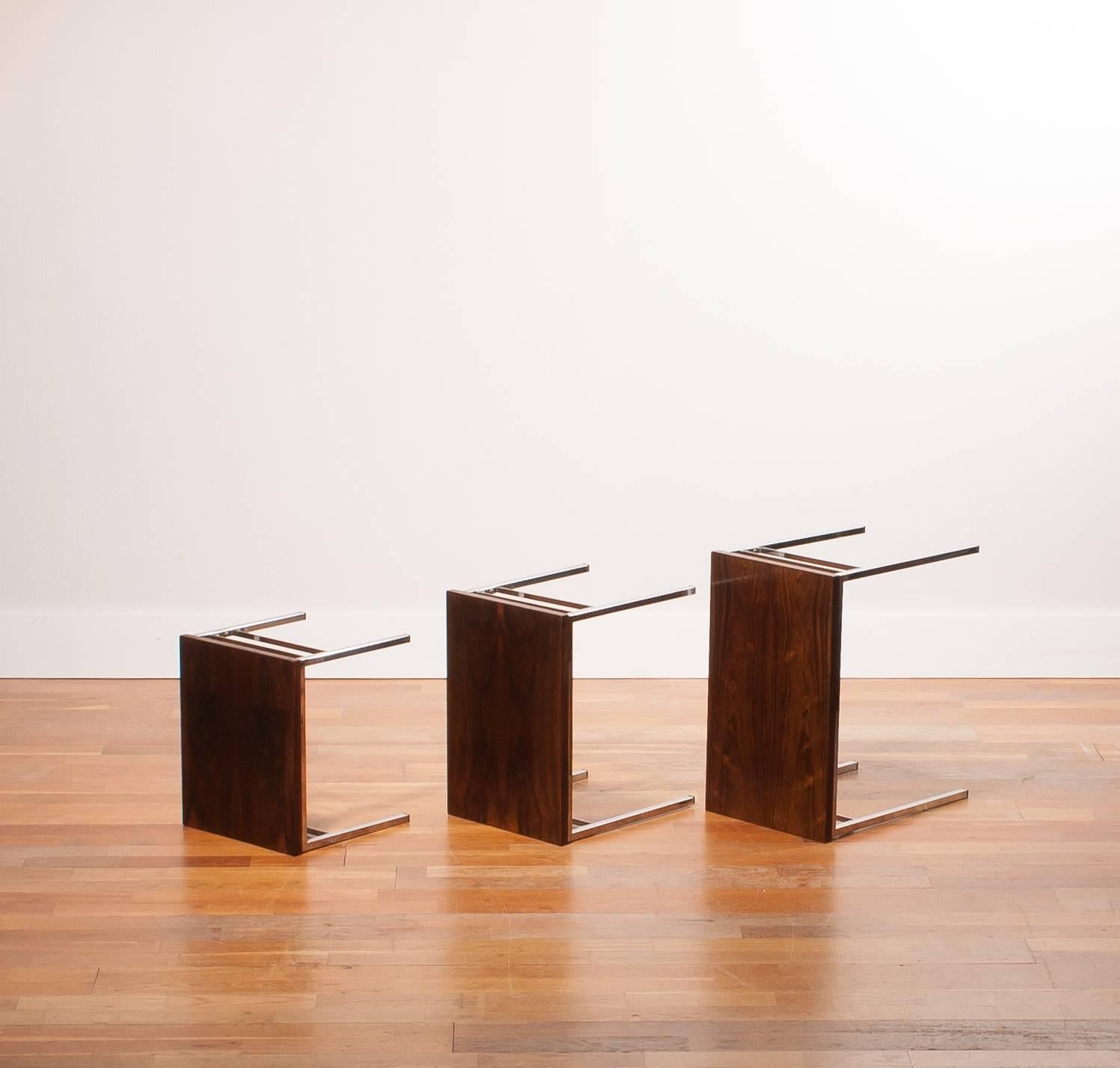 A beautiful three set nesting tables.
These are made of rosewood table tops on chrome frames.
They are in a very nice condition.
Period 1960s
Dimensions: Largest H. 42 cm, W. 50 cm, D. 30 cm
Middle H. 36 cm, W. 43 cm, D. 30 cm
Smallest H. 30