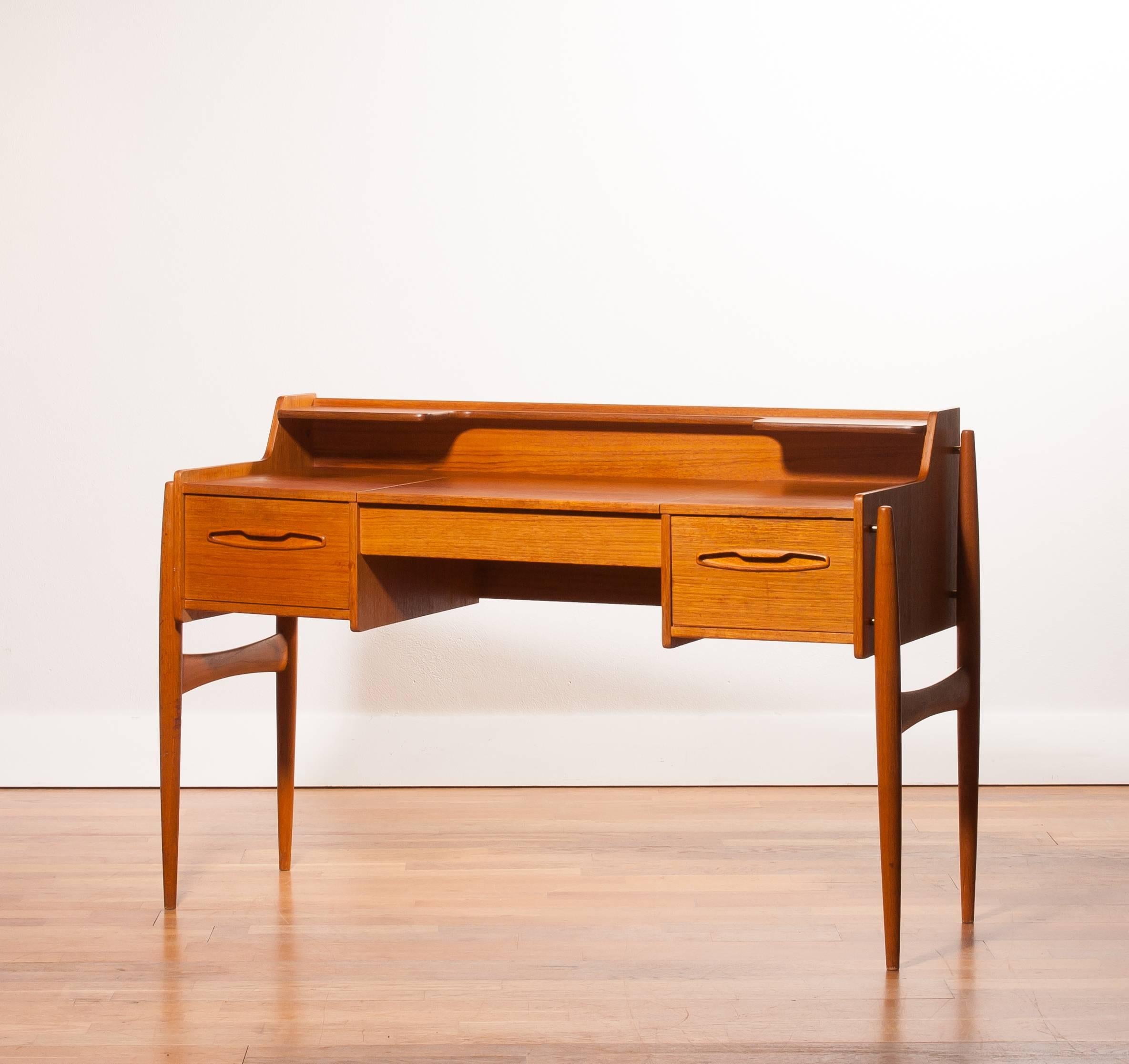 Very beautiful dressing table or desk made of teak.
The table has a mirror underneath the writing top.
It is in a very nice condition.
Made in Denmark.
Period 1950s
Dimensions: H 79 cm , W 120 cm , D 45 cm.