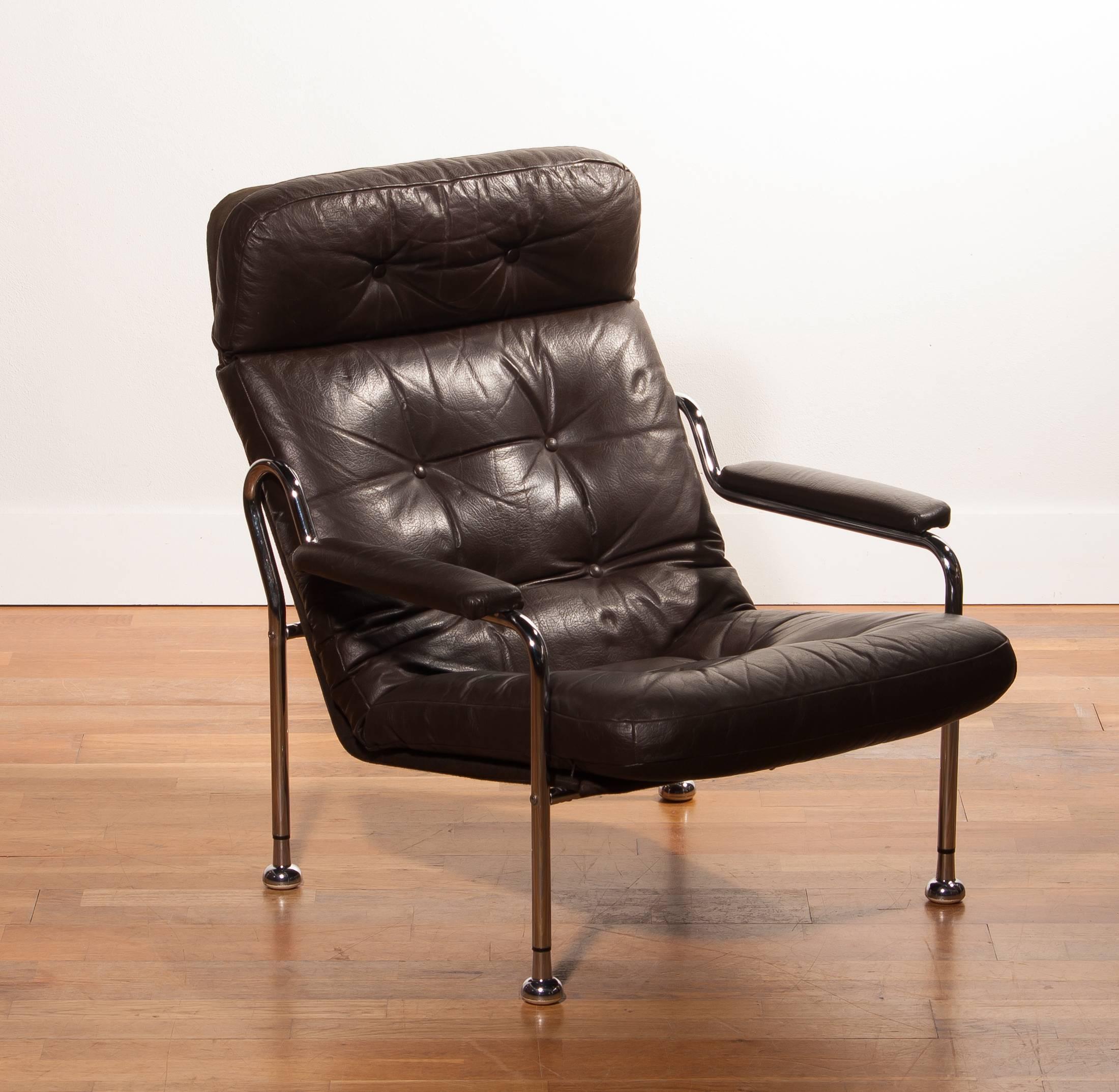 Beautiful lounge chairs made in Sweden.
These very nice design chairs have a dark brown leather seating and armrests on a tubular chrome steel frame.
They are in a wonderful condition.
Period 1970s
Dimensions : H 86 cm , W 63 cm , D 70 cm , Sh