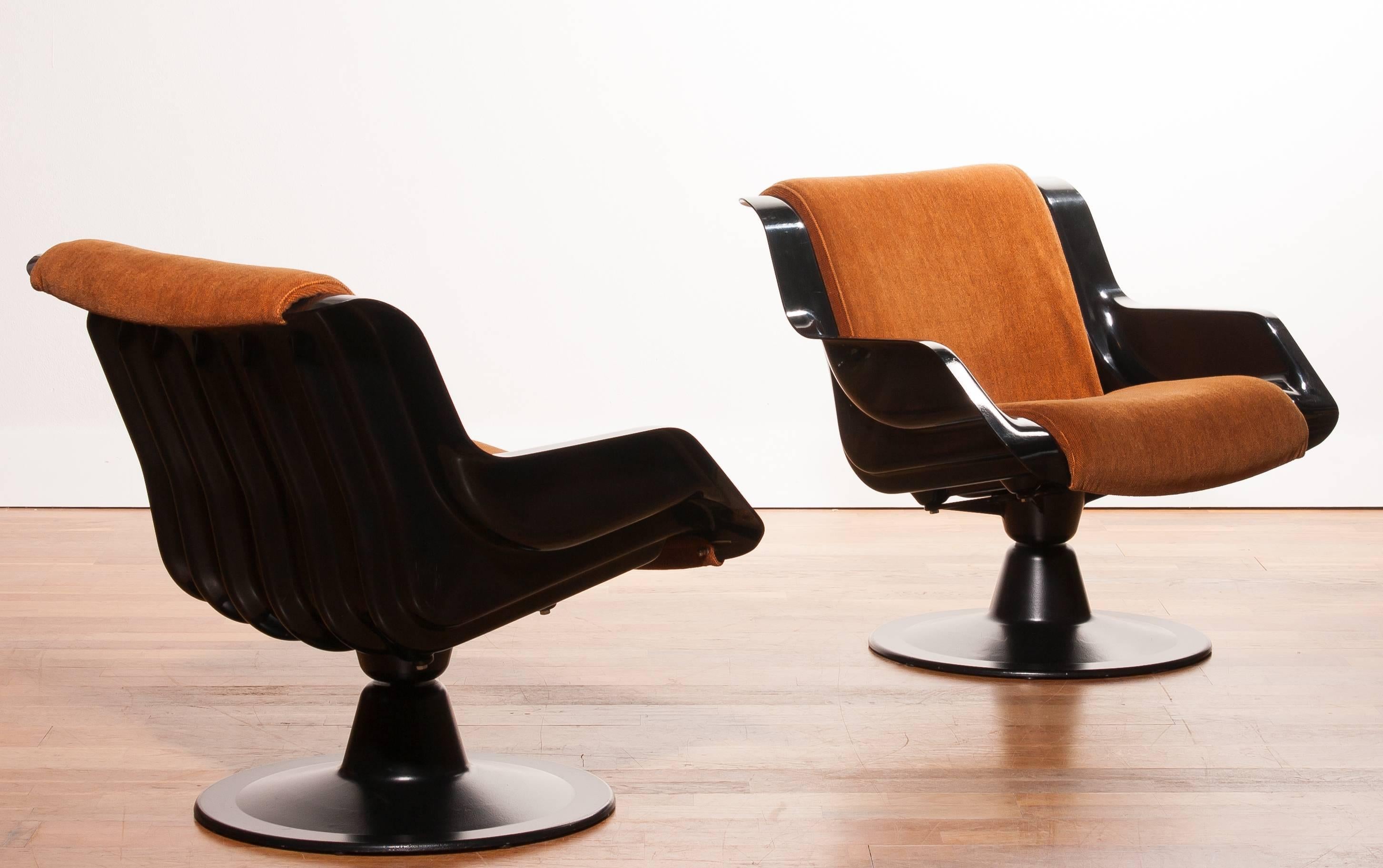 Very nice and rare chairs designed by Yrjö Kukkapuro for Haimi, Finland.
The chairs is made of a black fiberglass frame on an aluminium rotation base and a cognac brown fabric upholstery with screw fastening.
They are in a beautiful condition and
