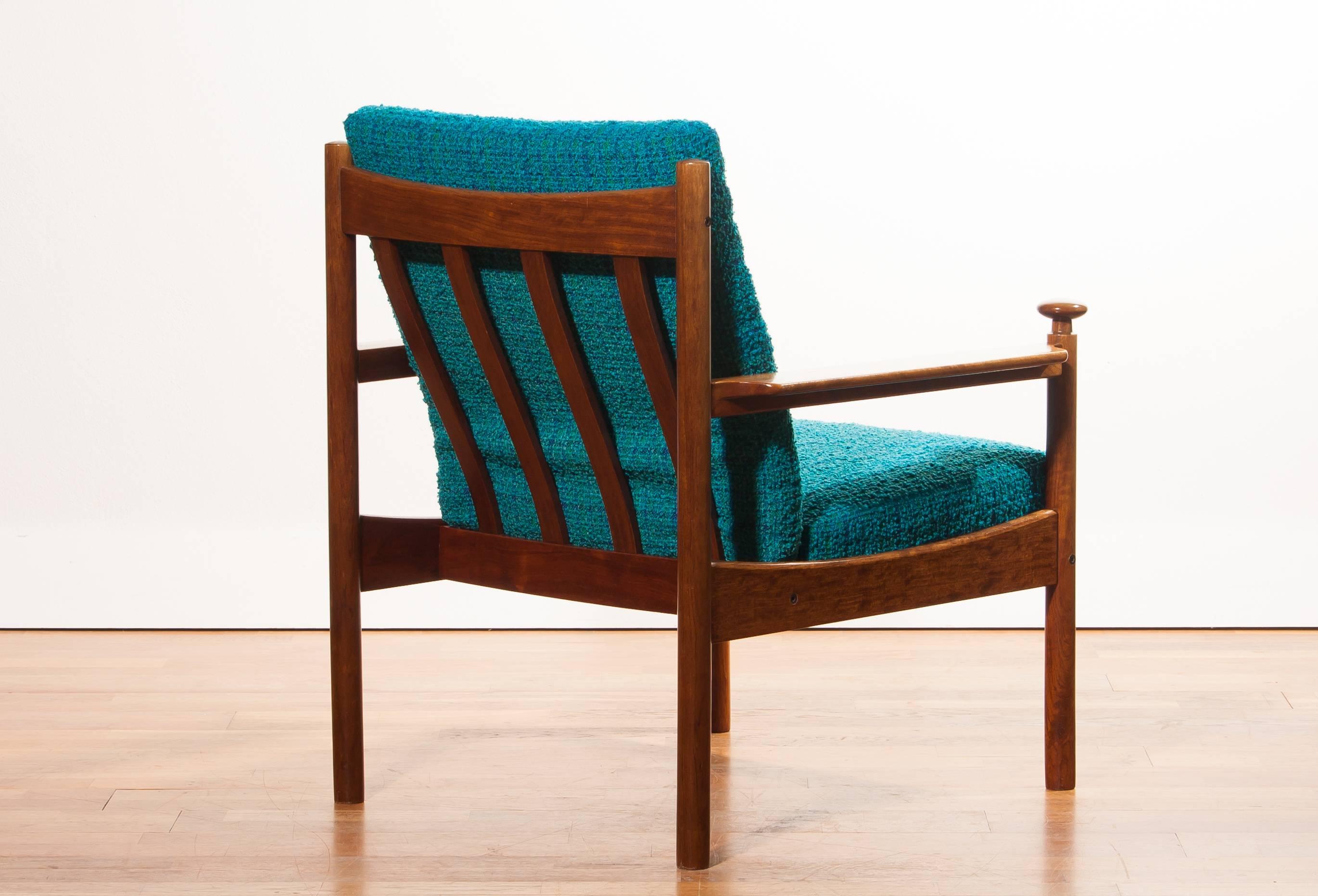 Beautiful chair designed by Torbjørn Afdal for Sandvik & Co Mobler Norway.
The wooden frame with the blue fabric cushions makes it a very nice combination.
Period 1950s
Dimensions: H 83 cm, W 70 cm, D 71 cm, Sh 40 cm.