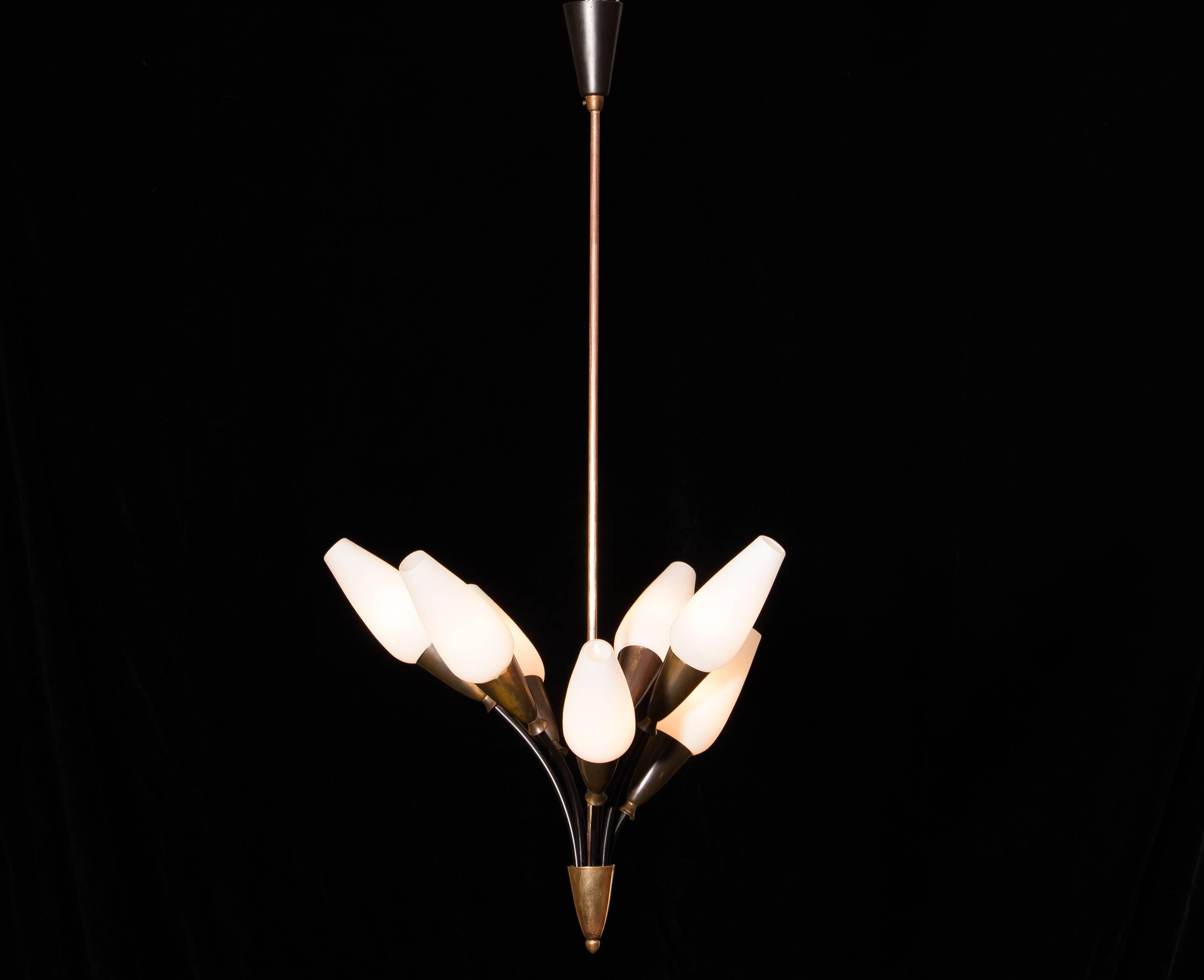 Beautiful tulip pendant made in Italy.
This chandelier is made of brass and has seven arms with white glass shades.
It is in a very nice condition.
Period 1950
Dimensions: H 100 cm, ø 60 cm.