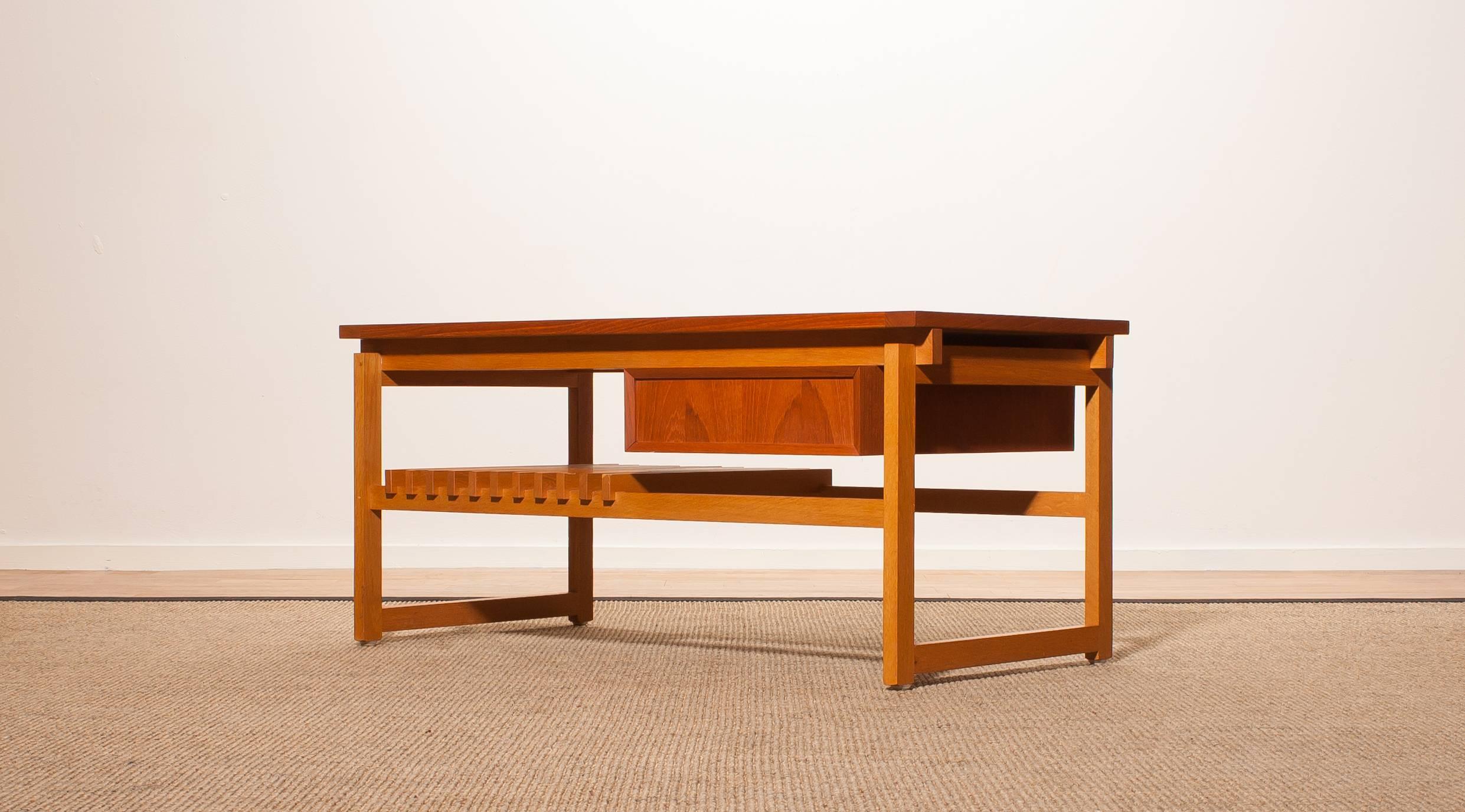 Beautiful coffee table made in Denmark .
This side table is made of teak and has a drawer and a magazine rack .
It is in a very nice condition.
Period 1950s
Dimensions : H.45 cm , W.100 cm , D.48 cm.