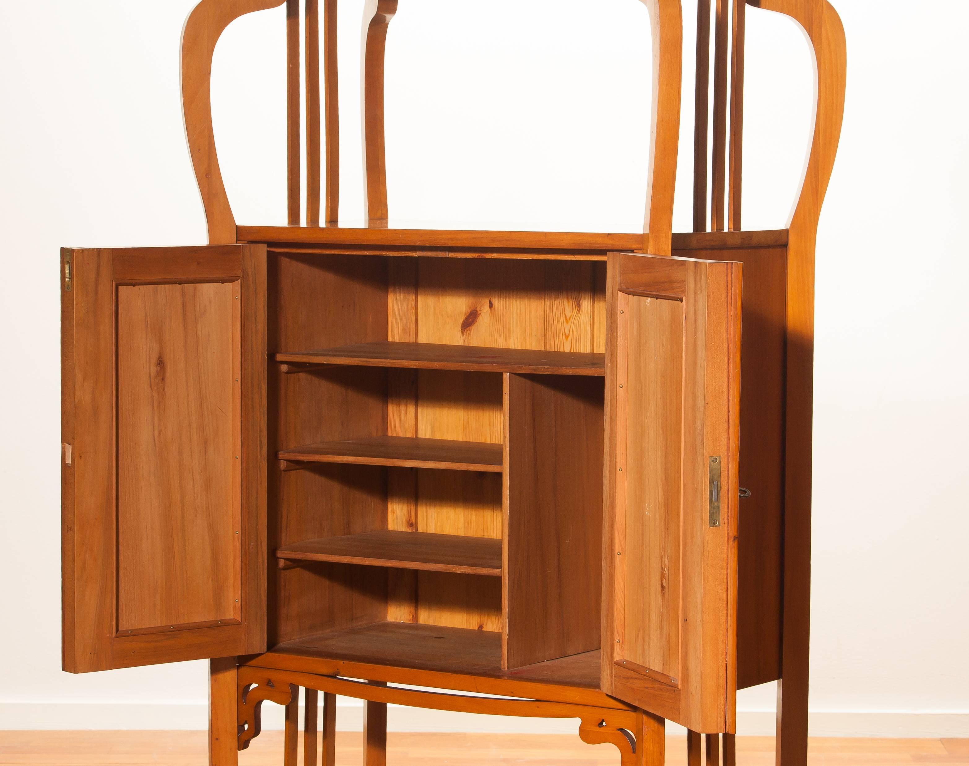 1920s, Elm Art Nouveau Cabinet In Excellent Condition In Silvolde, Gelderland