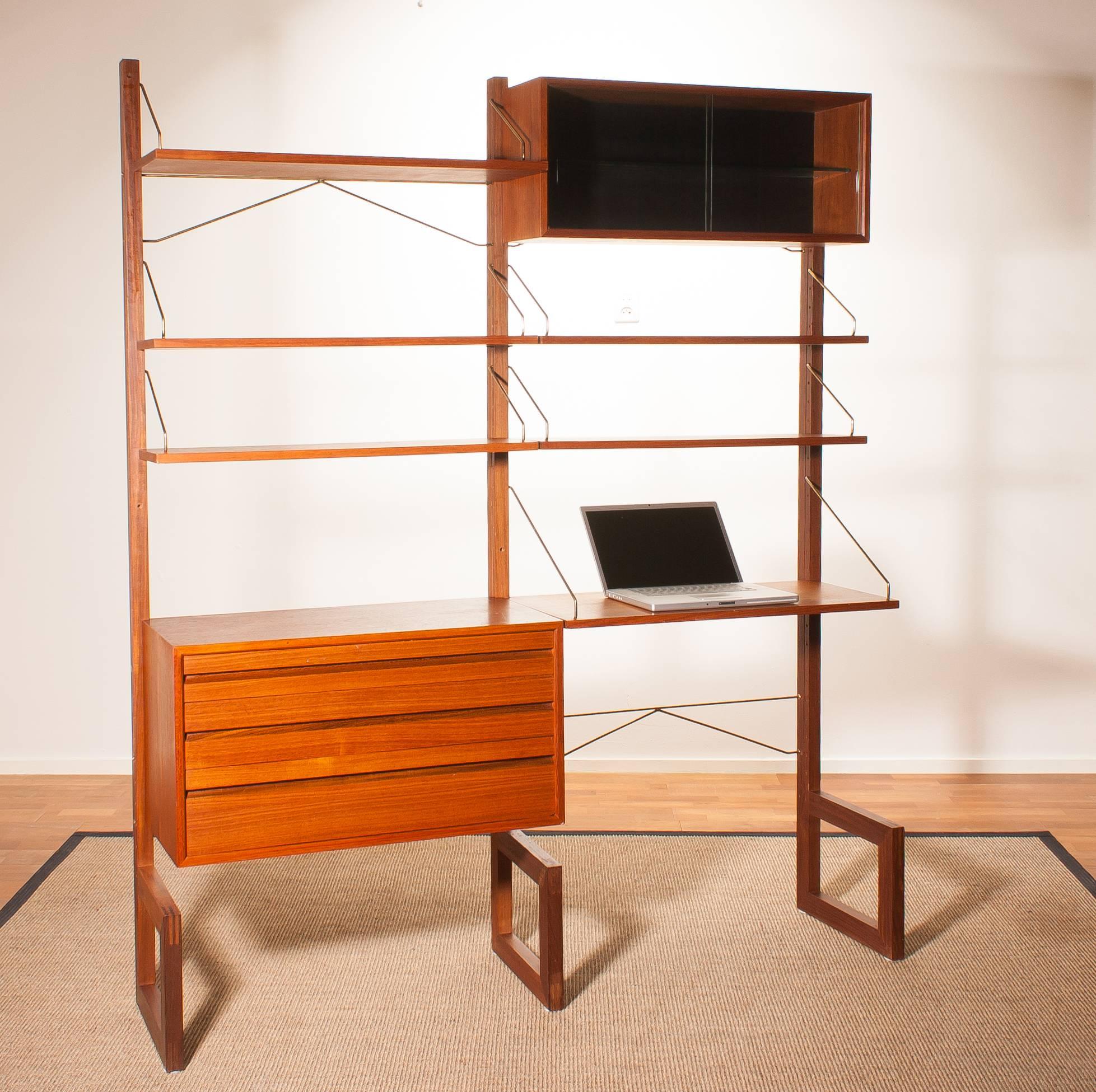 1960s, Teak Wall System Unit by Poul Cadovius for Cado, Denmark In Excellent Condition In Silvolde, Gelderland