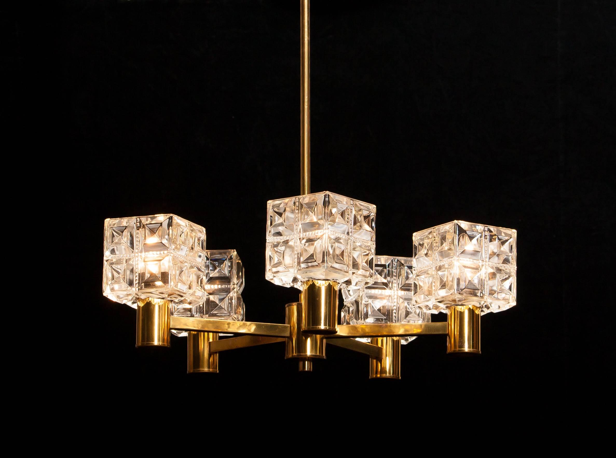 Beautiful chandelier made by Tyringe Konsthantverk, Sweden.
This lamp is made of five brass arms with glass shades.
It is in a very nice condition.
Period 1950s
Dimensions H.66 cm, ø.54 cm.
 