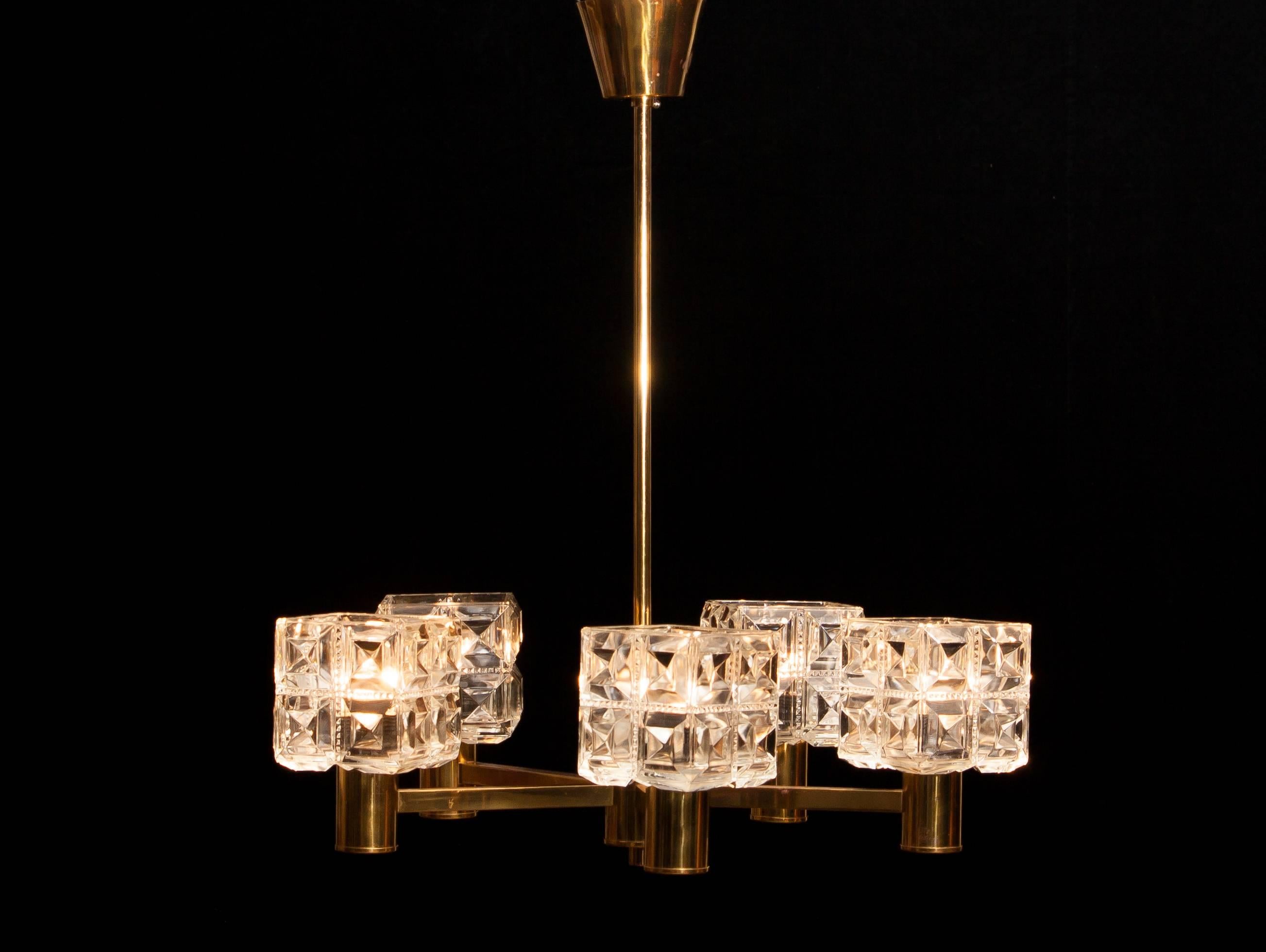 1950s, Brass and Glass Chandelier by Tyringe Konsthantverk, Sweden In Excellent Condition In Silvolde, Gelderland