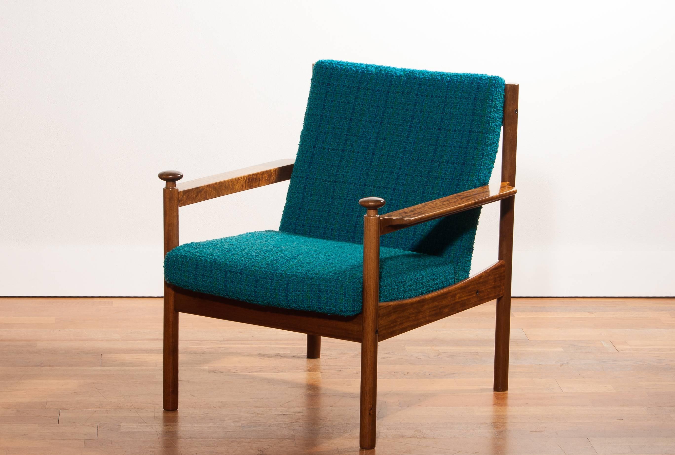 Beautiful chair designed by Torbjørn Afdal for Sandvik & Co Mobler, Norway.
The wooden frame with the blue fabric cushions makes it a very nice combination.
Period 1950s
Dimensions: H. 83 cm x W. 70 cm x D. 71 cm x SH. 40 cm.
