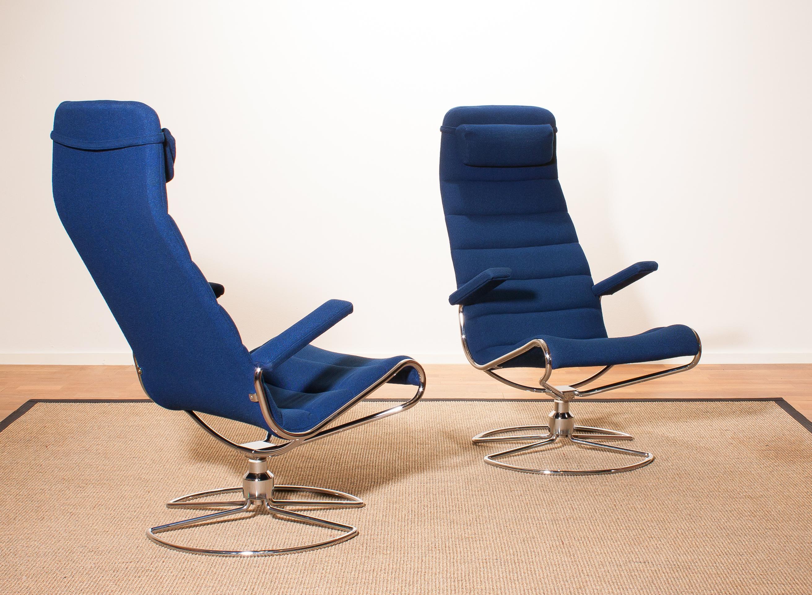 Beautiful 'Minister' chairs designed by Bruno Mathsson.
They are upholstered with a royal blue woolen fabric mounted on a swivel base of tubular chromed steel.
The chairs are in very good condition.
Period 1980s.
Dimensions: H 109 cm, W 60 cm, D
