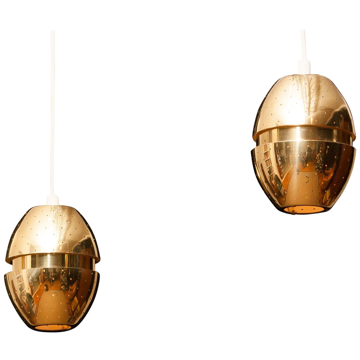A beautiful pair of pendant lights designed by Hans-Agne Jakobsson, Sweden.
These lamps are made of brass and are perforated with gives a very nice shining.
They are in excellent condition.
Period 1950s.
Dimensions: H 14 cm, ø 12 cm.