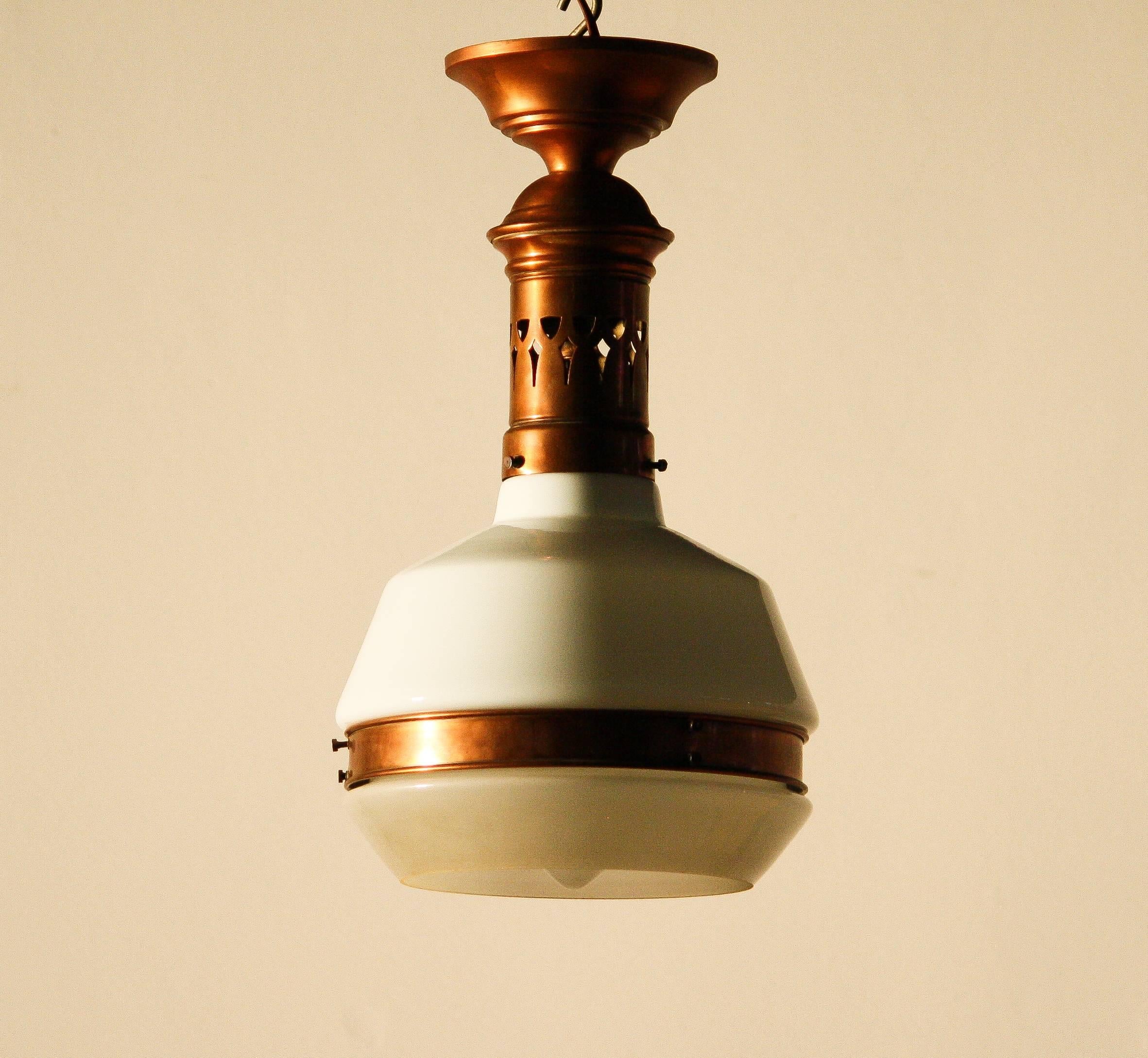 1930s Red Copper Pendant Lamp with Opaline Glass im Zustand „Hervorragend“ in Silvolde, Gelderland