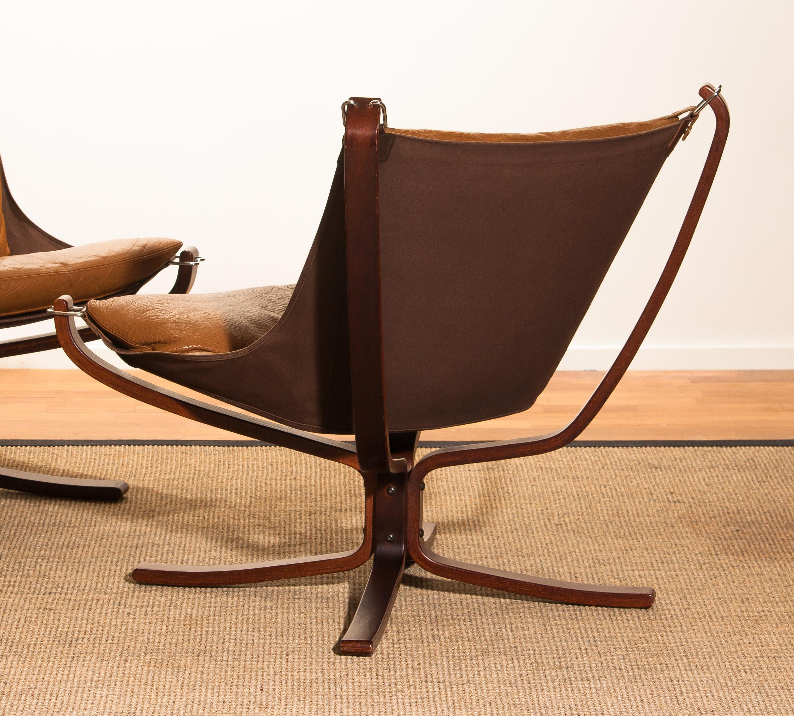 Three Camel Leather 'Falcon' Lounge Chairs and Coffee Table by Sigurd Ressell 2