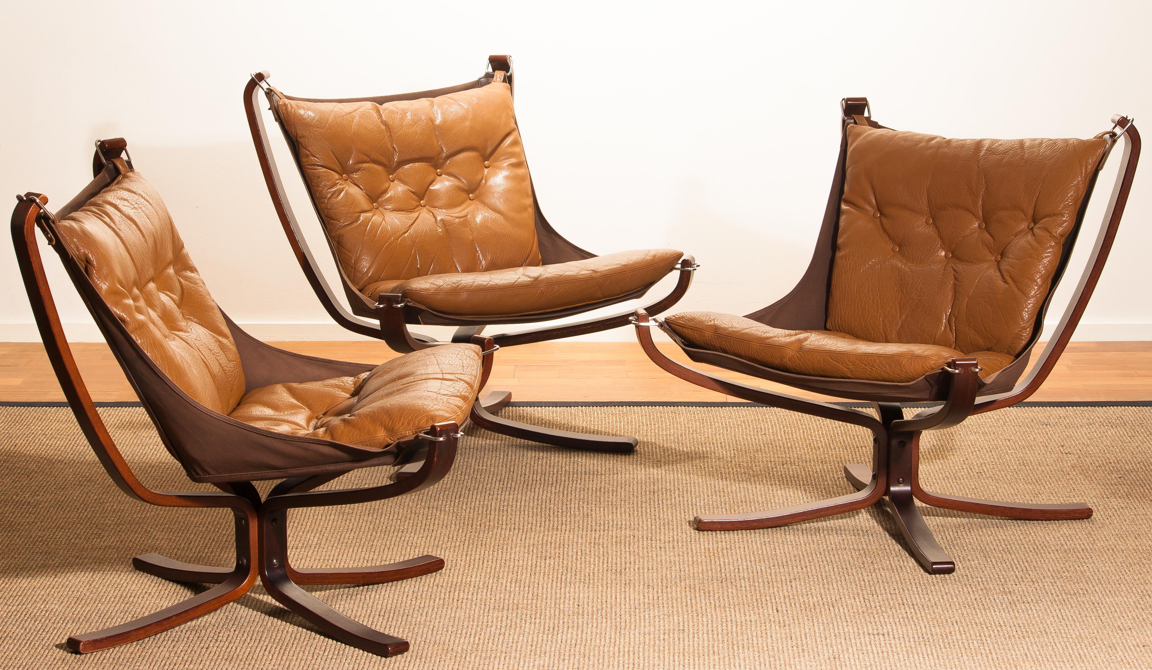 Three Camel Leather 'Falcon' Lounge Chairs and Coffee Table by Sigurd Ressell 12