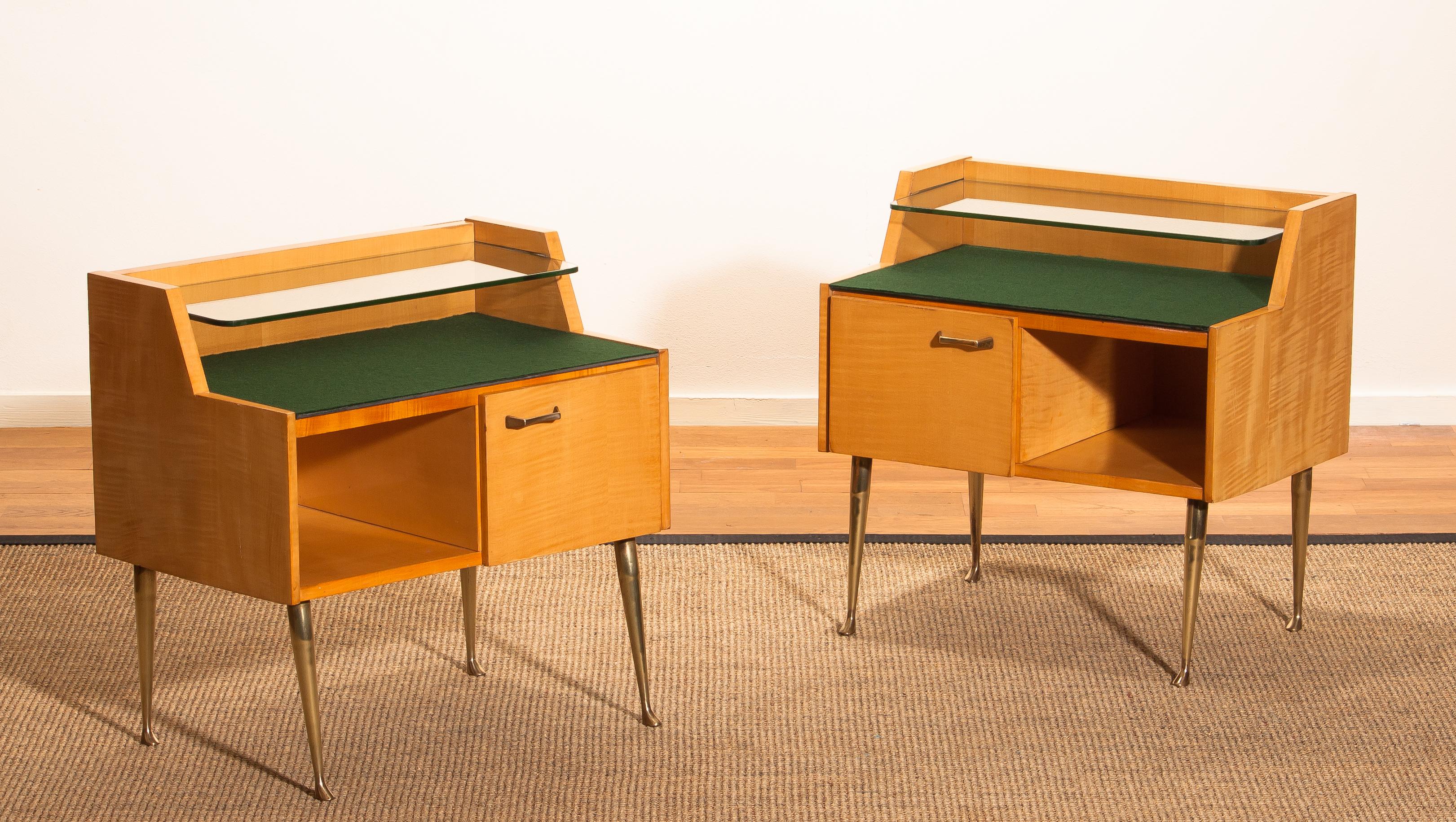 1950s, Italian Set of Two Nightstands in Maple with Brass Legs by Paolo Buffa 2