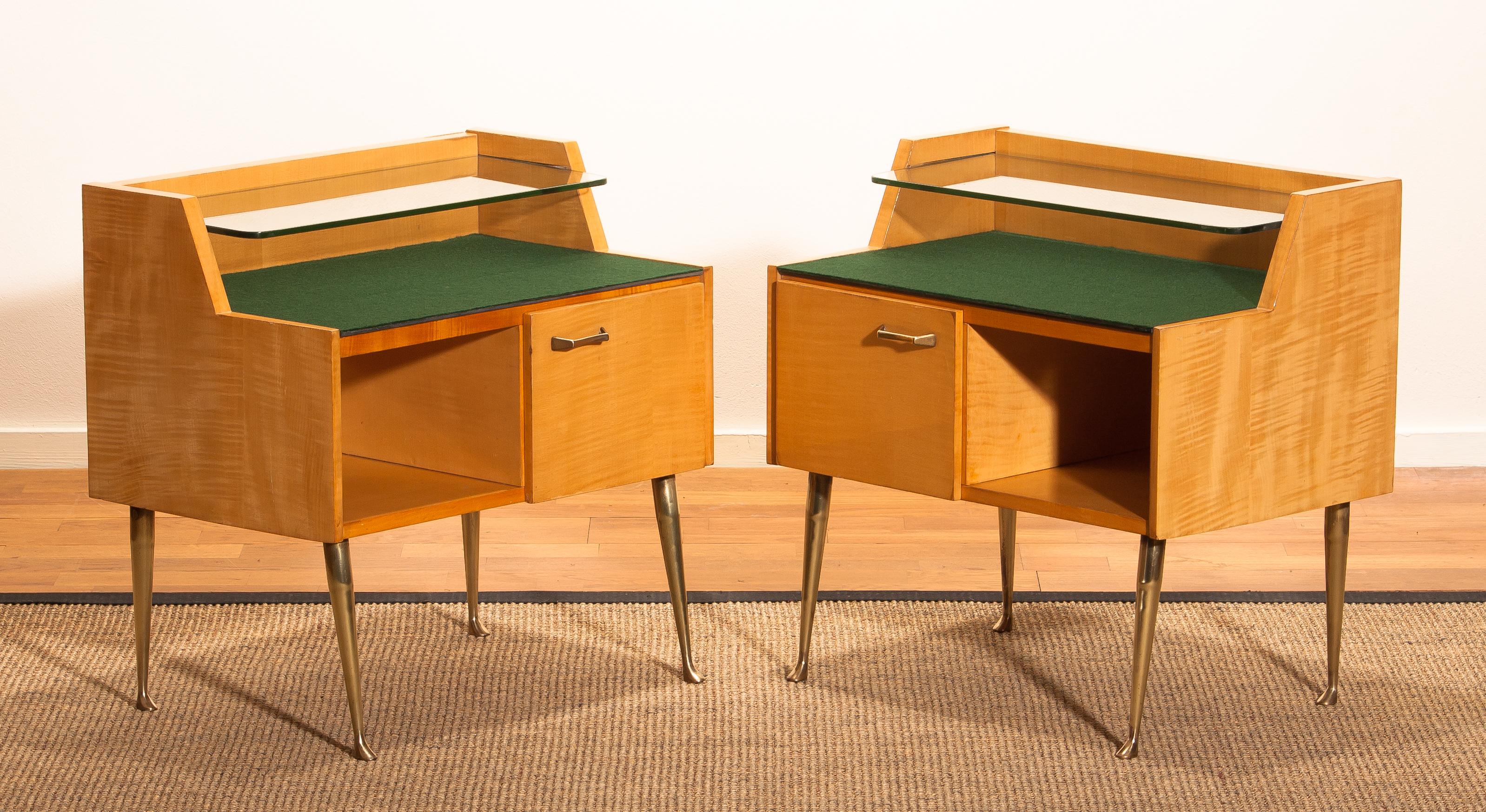 1950s, Italian Set of Two Nightstands in Maple with Brass Legs by Paolo Buffa 9