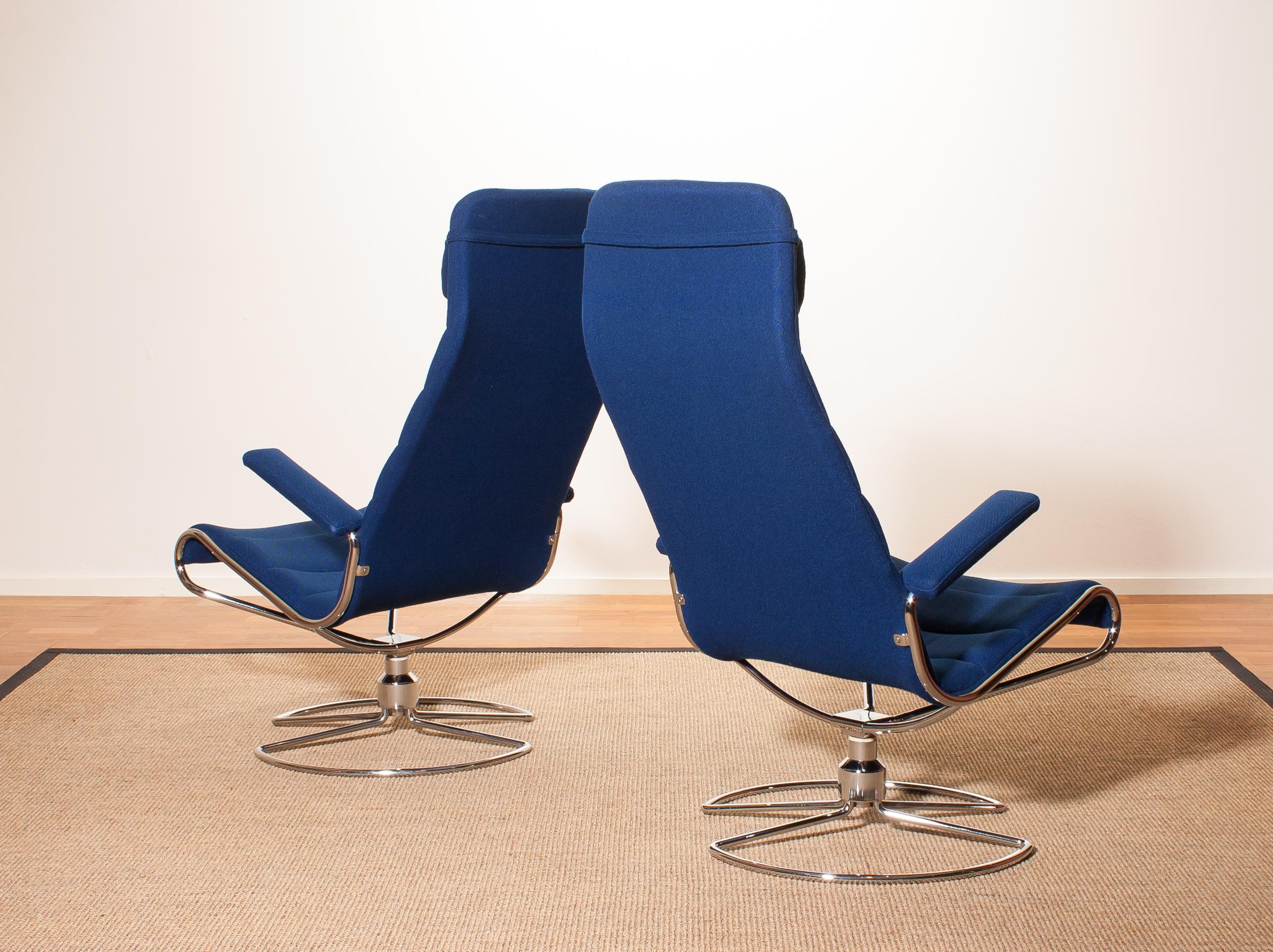 1980s, Chrome Set of Two Royal Blue 'Minister' Swivel Chairs by Bruno Mathsson 2