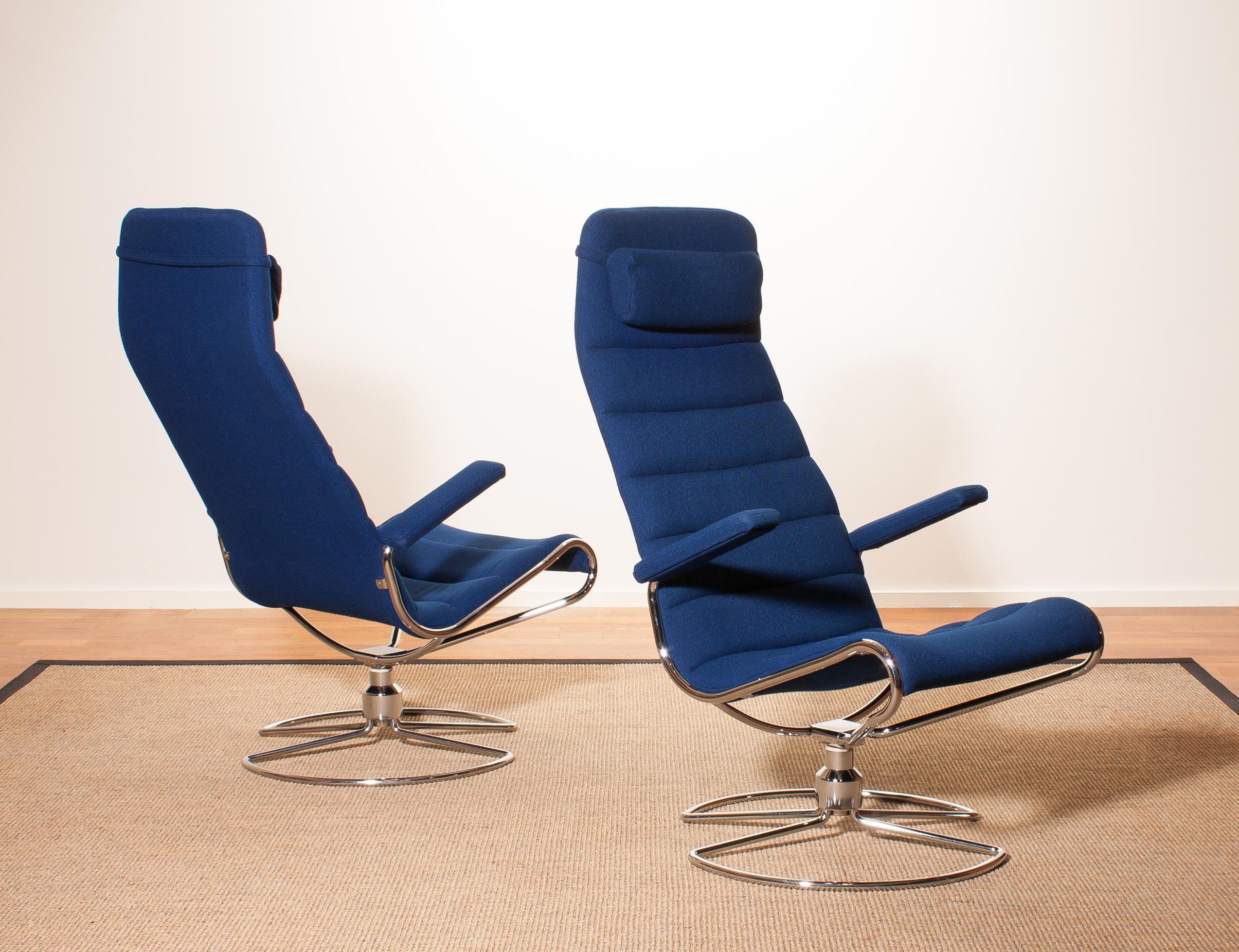 1980s, Chrome Set of Two Royal Blue 'Minister' Swivel Chairs by Bruno Mathsson 3