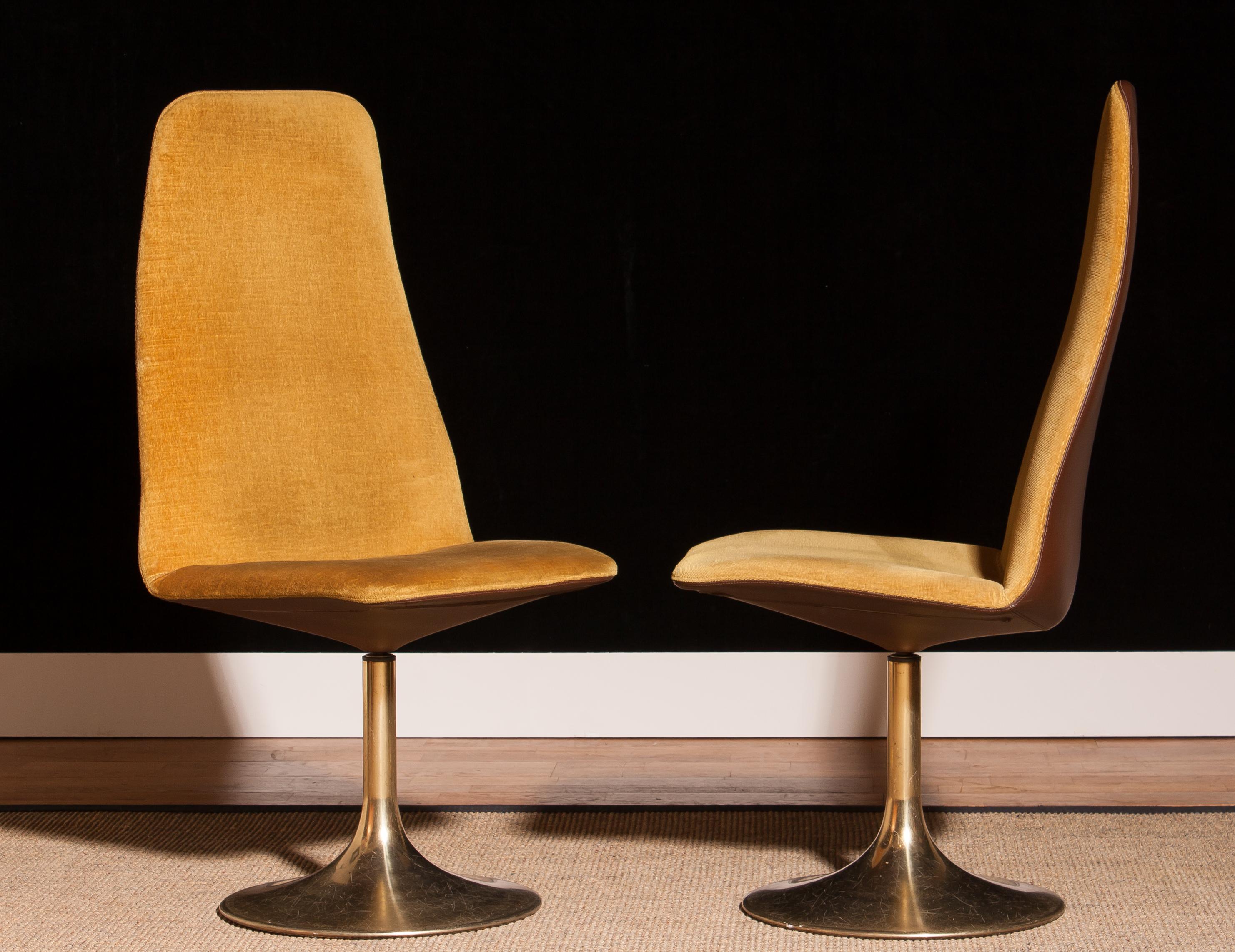 1970s, a Pair of Gold Velours and Brass Swivel Chairs by Johanson Design 2