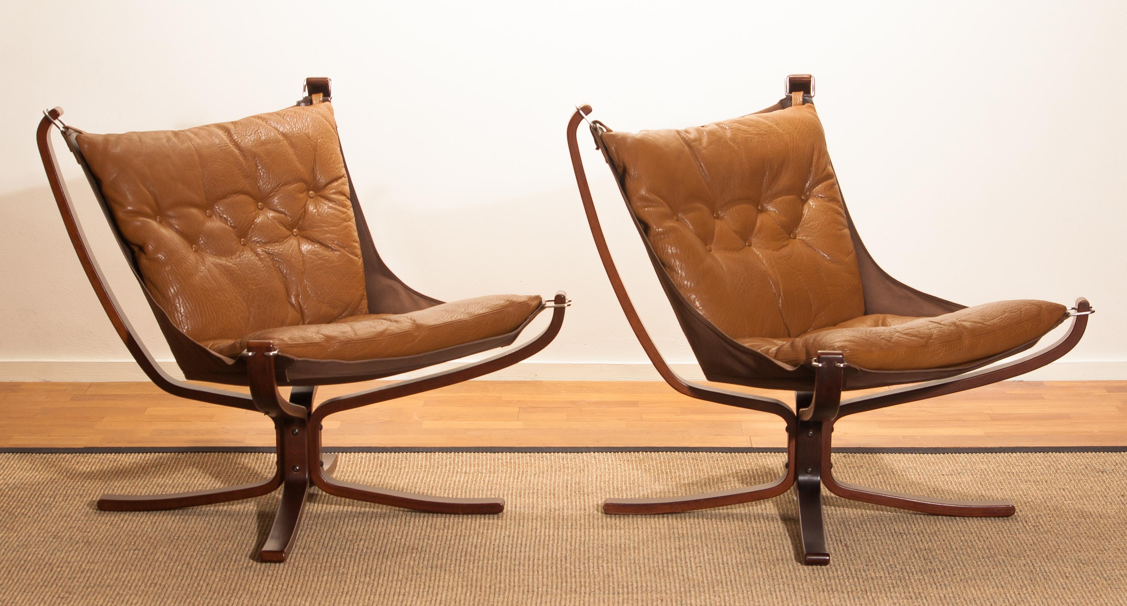 Set Camel Leather 'Falcon' Lounge Chairs and Coffee Table by Sigurd Ressell In Good Condition In Silvolde, Gelderland