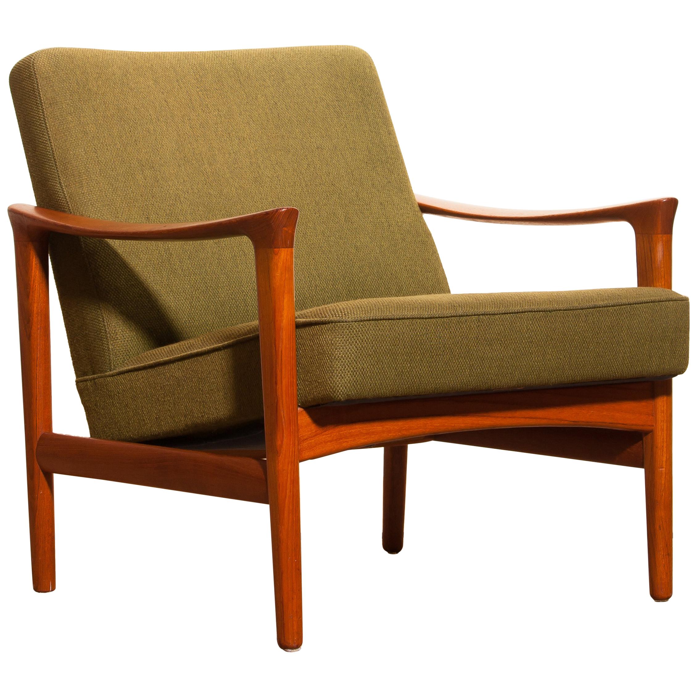 A beautiful lounge chair designed by Erik Wørts and produced by Bröderna Andersson, Sweden.
This chair is made of teak with green fabric upholstery.
It is in very good condition.
Period 1960-1969.
Dimensions: H 73 cm, W 70 cm, D 70 cm, SH 42