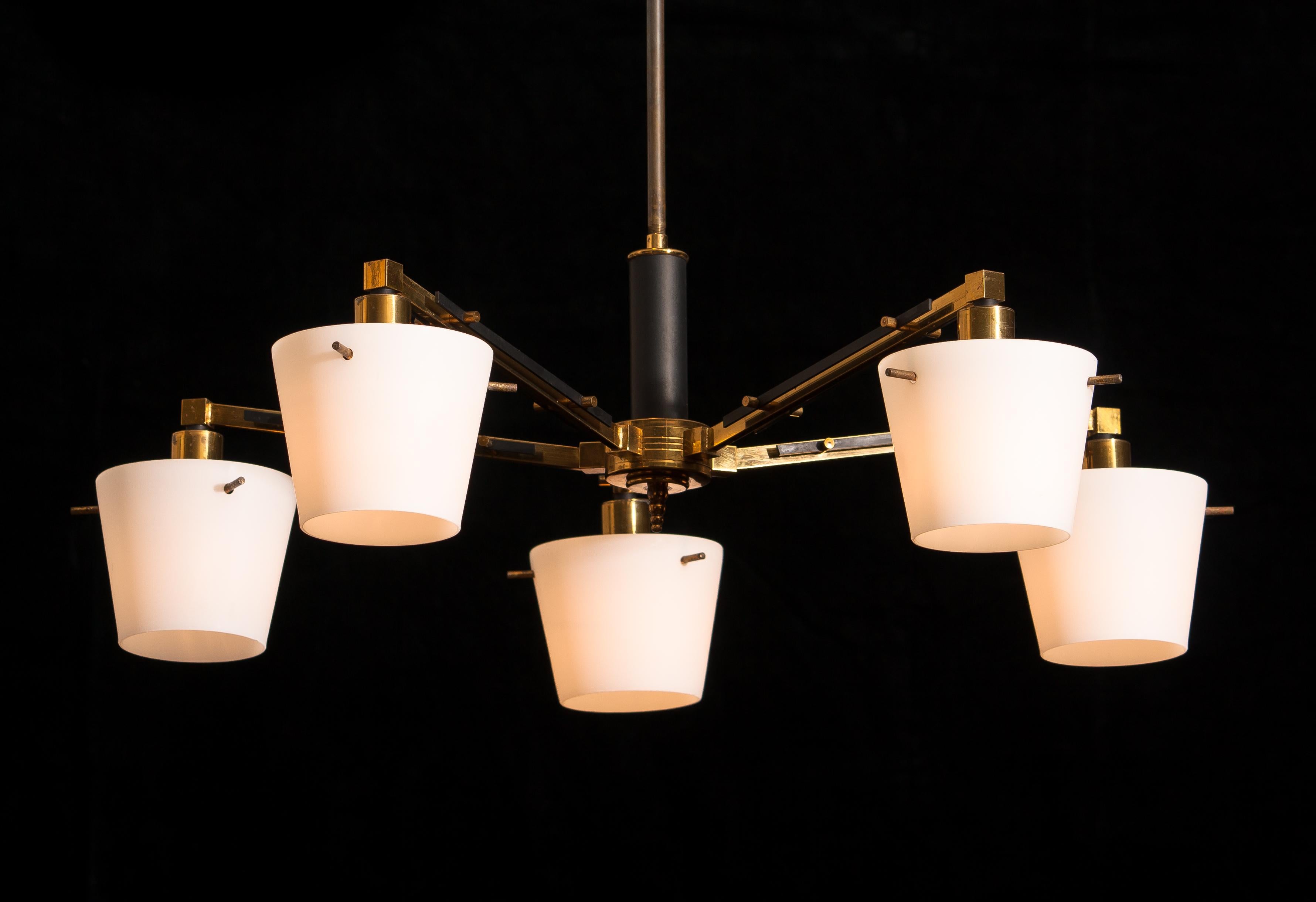 Beautiful and original midcentury chandelier with five Frosted white glass shades on a brass frame by Stilnovo Italy. Period: 1950s. Five lights.
Technical 100% / E14 / 17.
The dimensions are ø of the fixture, 65 cm / 26 inch. Total height 70 cm /